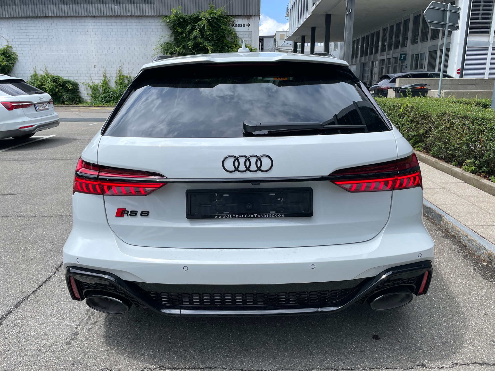 AUDI RS6 Avant 4.0 TFSI V8 Performance quattro-image-3