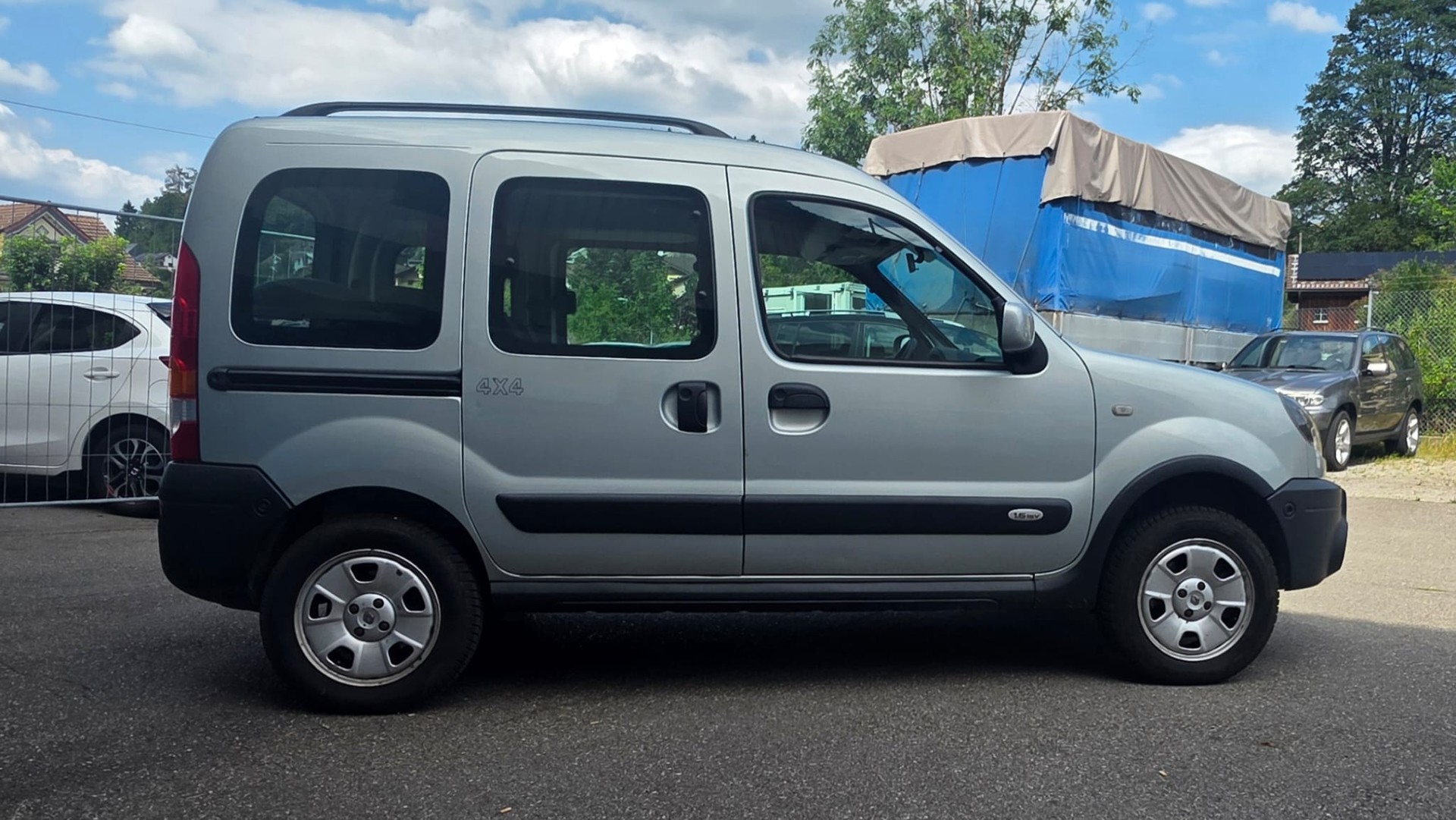 RENAULT Kangoo 1.6 16V Privilège 4x4-image-1