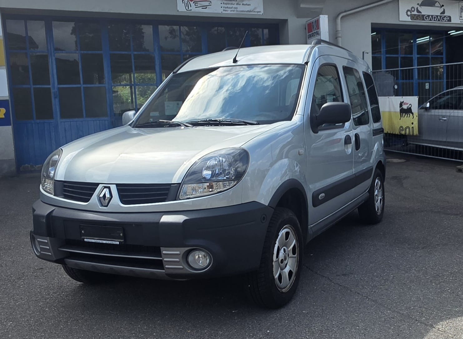RENAULT Kangoo 1.6 16V Privilège 4x4-image-0