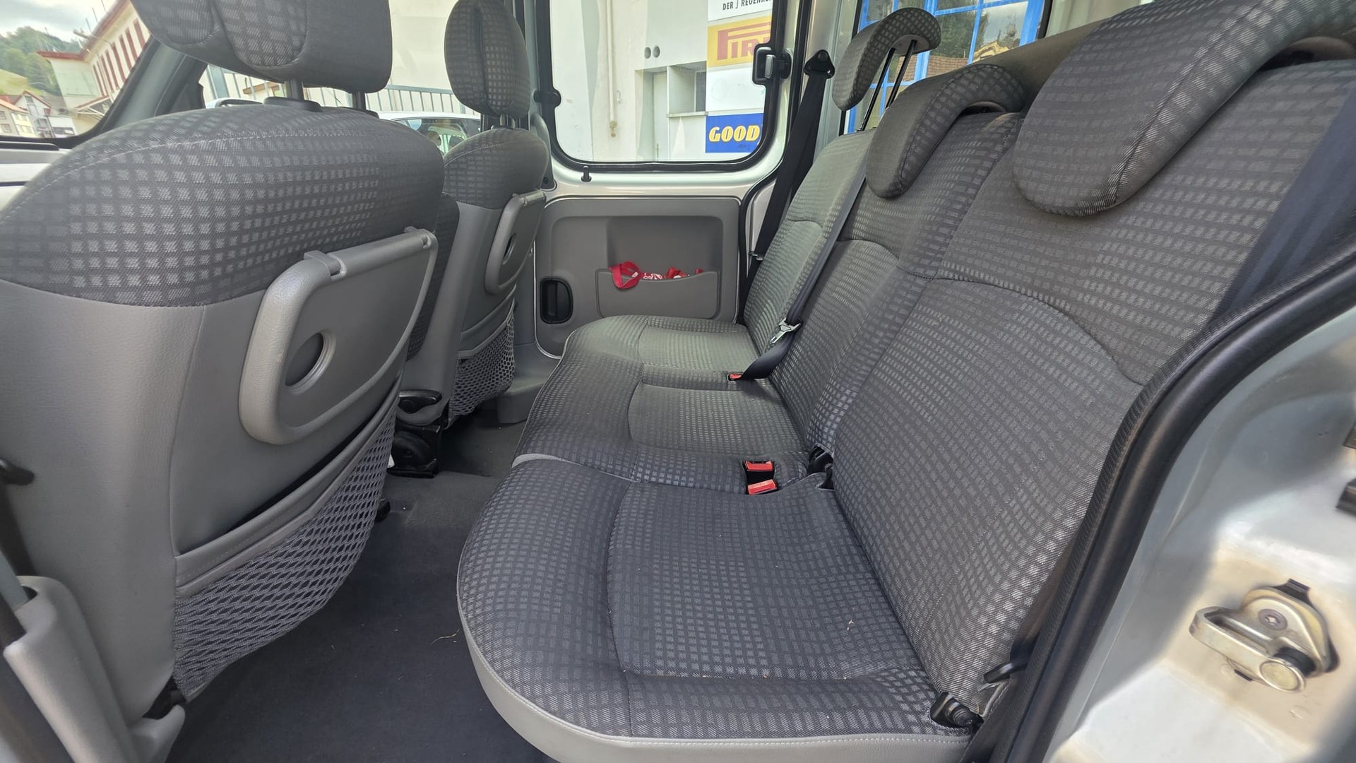 RENAULT Kangoo 1.6 16V Privilège 4x4-image-6
