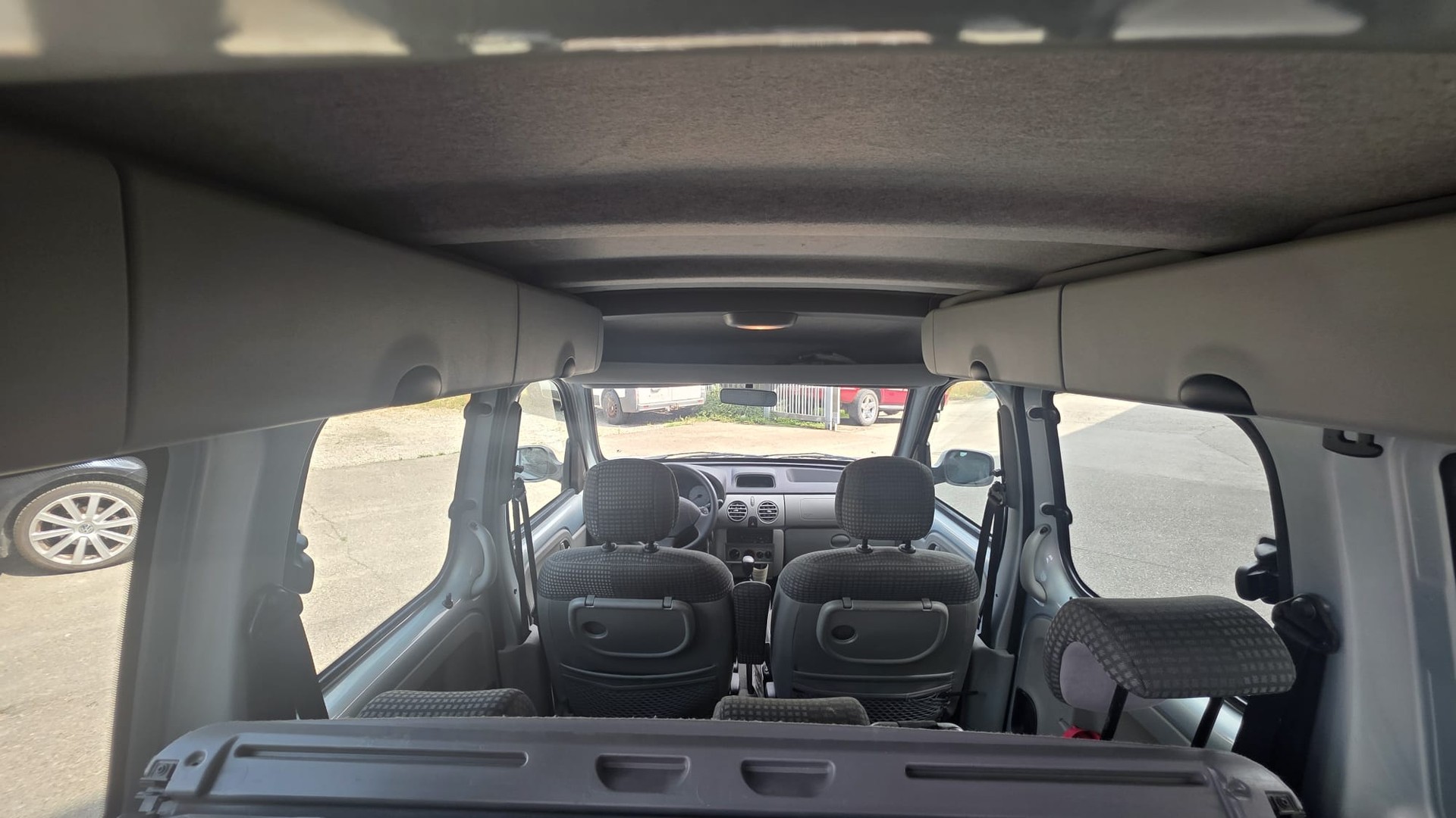 RENAULT Kangoo 1.6 16V Privilège 4x4-image-7