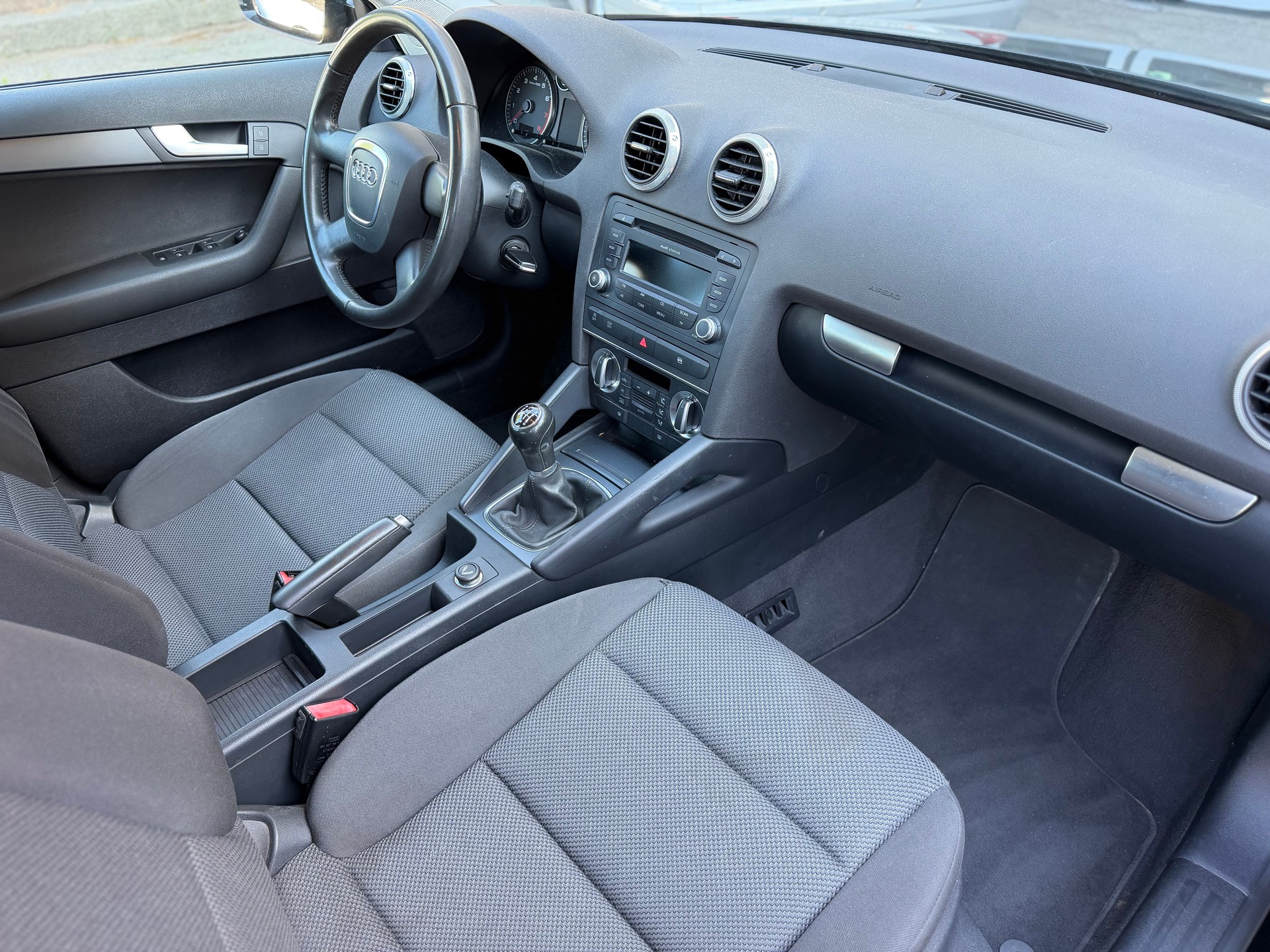 AUDI A3 Sportback 1.4 TFSI Ambition-image-9