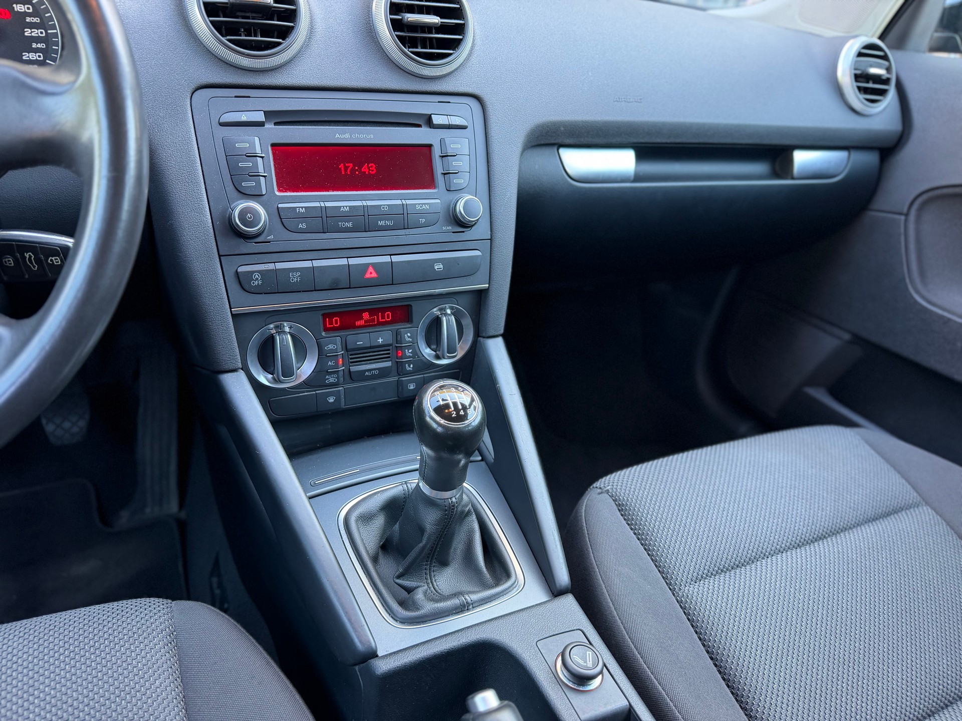 AUDI A3 Sportback 1.4 TFSI Ambition-image-7