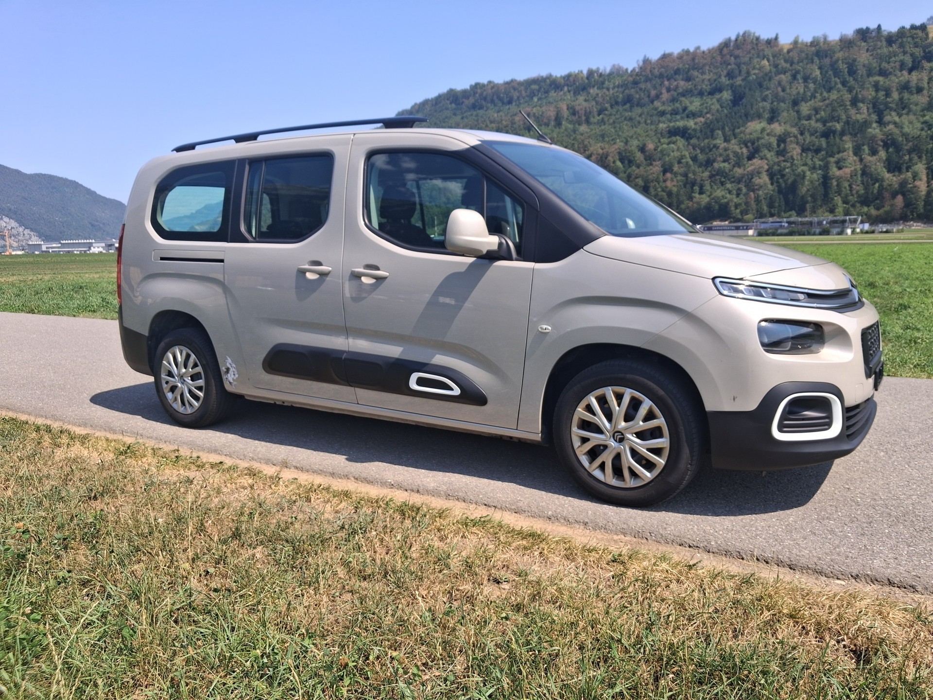 CITROEN Berlingo XL 1.5 BlueHDi Live-image-3