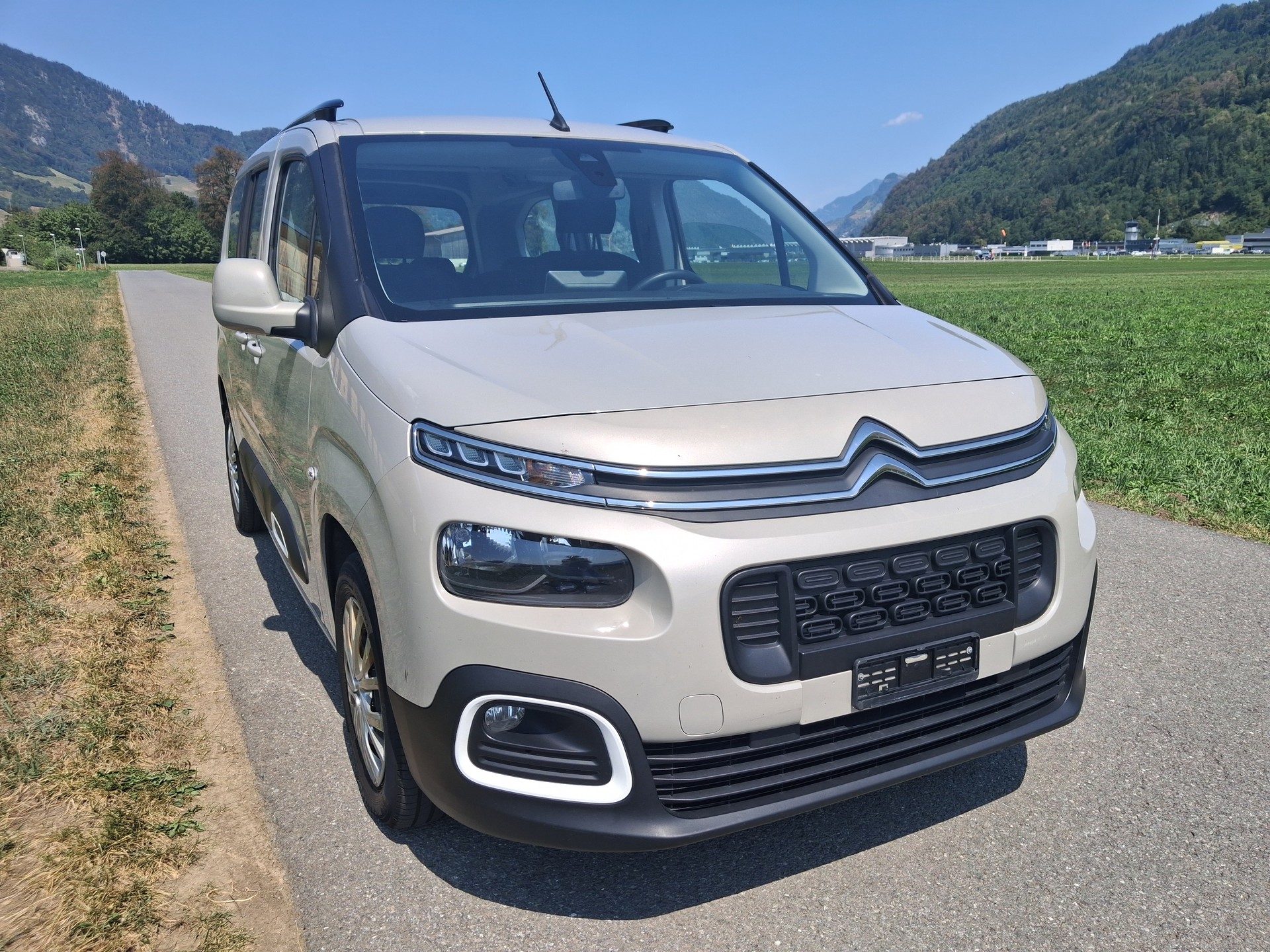 CITROEN Berlingo XL 1.5 BlueHDi Live-image-2
