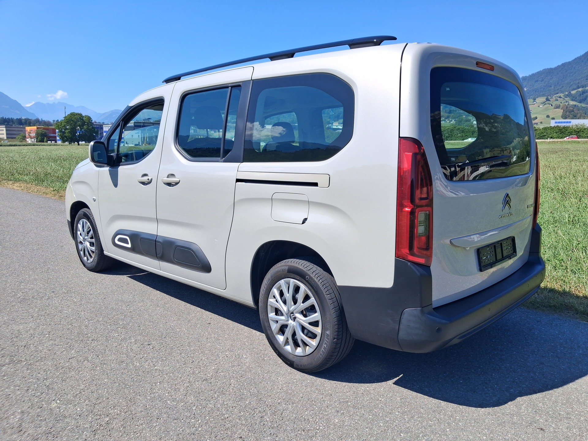 CITROEN Berlingo XL 1.5 BlueHDi Live-image-1