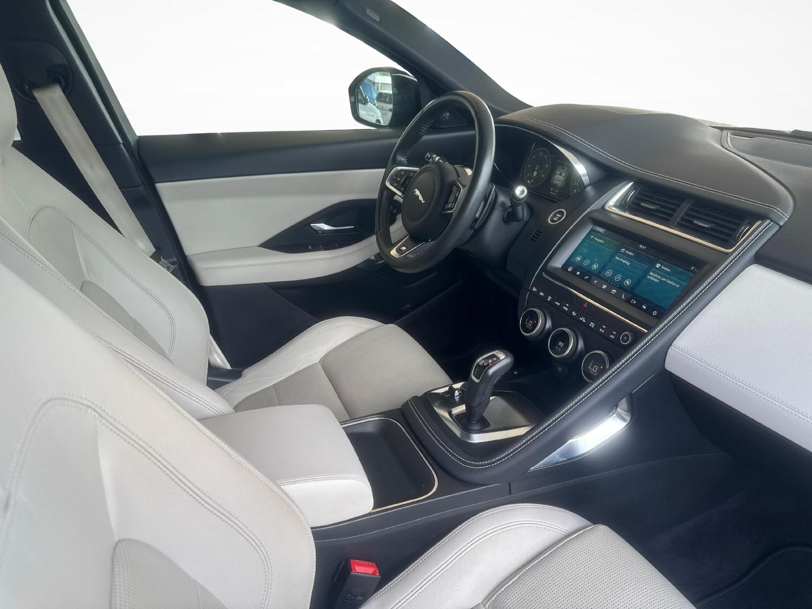 JAGUAR E-Pace 2.0 T 250 R-Dynamic S AWD-image-9