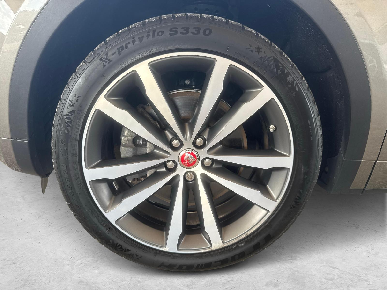 JAGUAR E-Pace 2.0 T 250 R-Dynamic S AWD-image-17