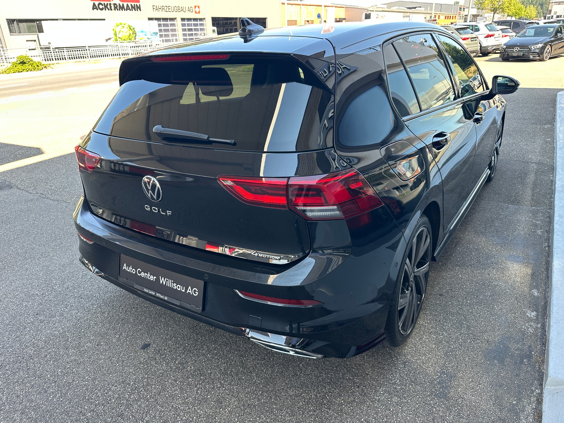 VW Golf 2.0 TDI R-Line DSG 4Motion-image-9