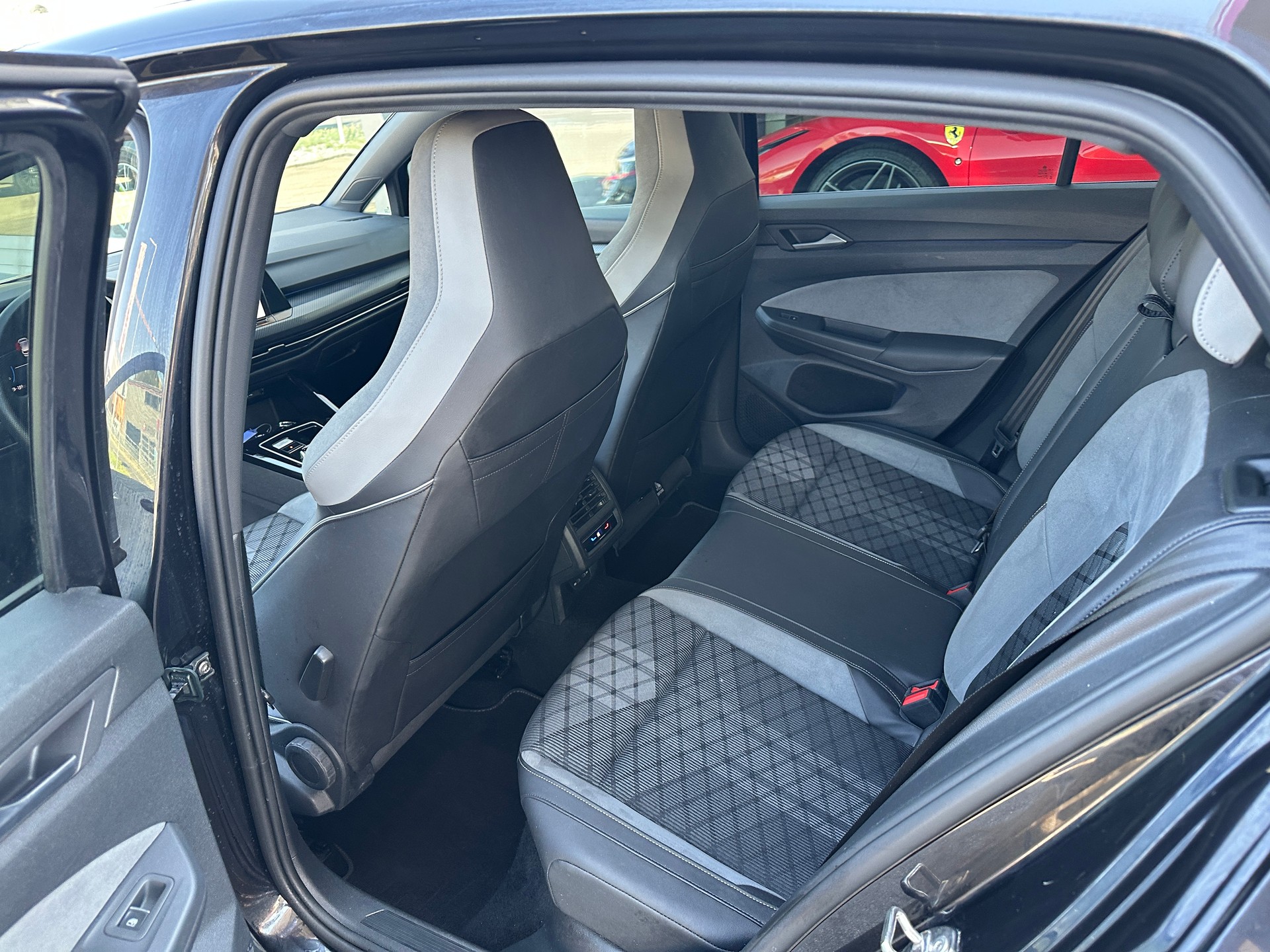 VW Golf 2.0 TDI R-Line DSG 4Motion-image-18