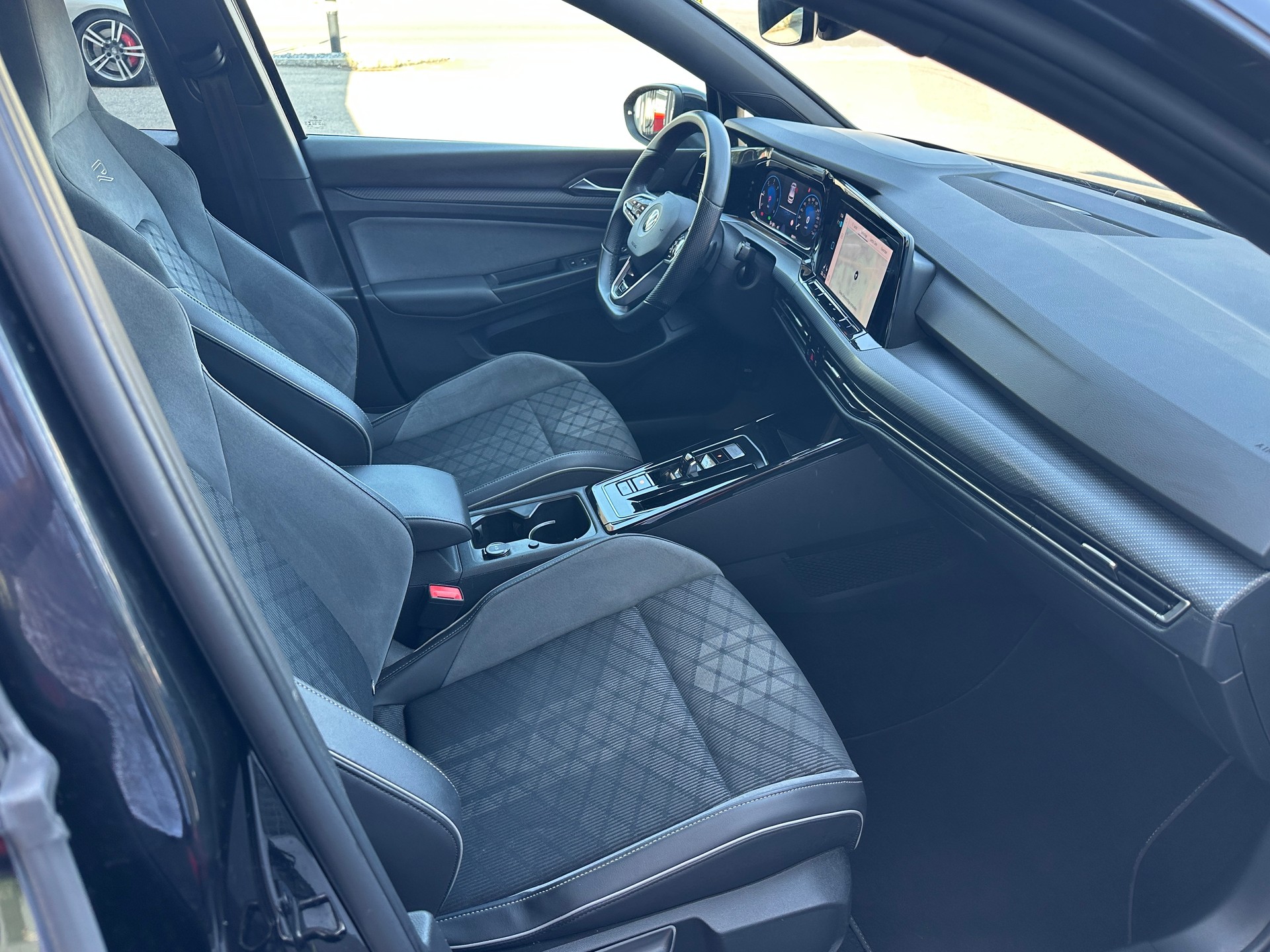 VW Golf 2.0 TDI R-Line DSG 4Motion-image-6