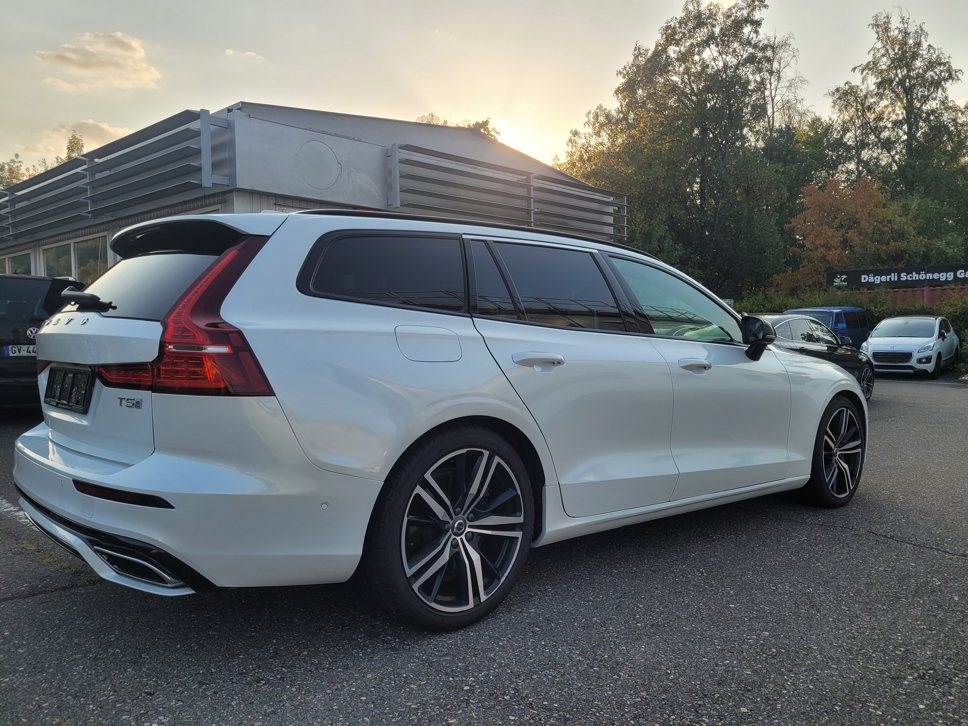 VOLVO V60 T5 R-Design Geartronic-image-8