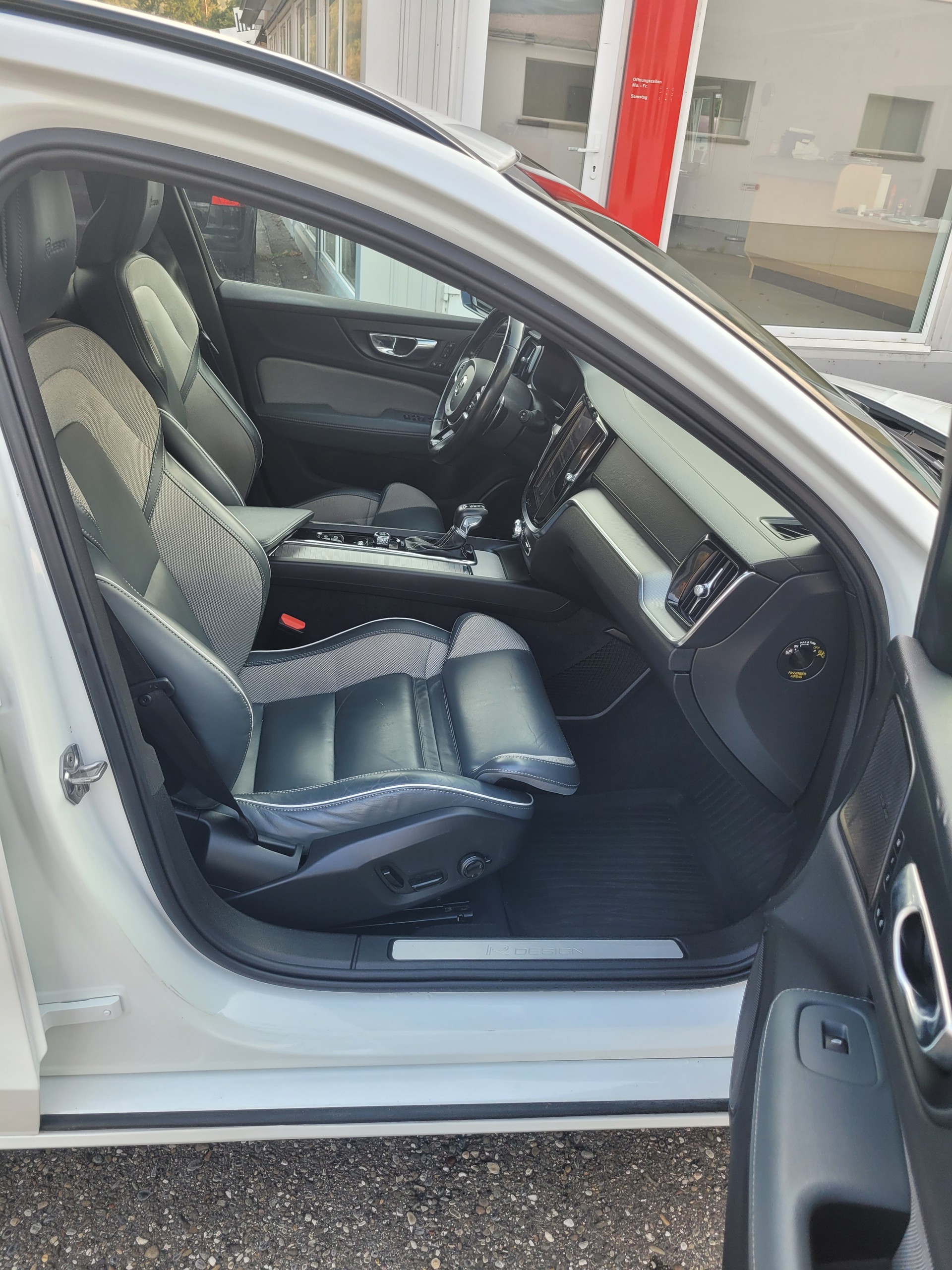 VOLVO V60 T5 R-Design Geartronic-image-11