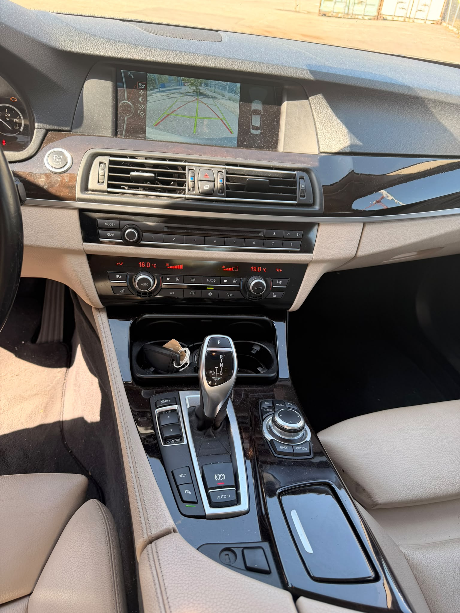 BMW ActiveHybrid 5 Steptronic-image-8