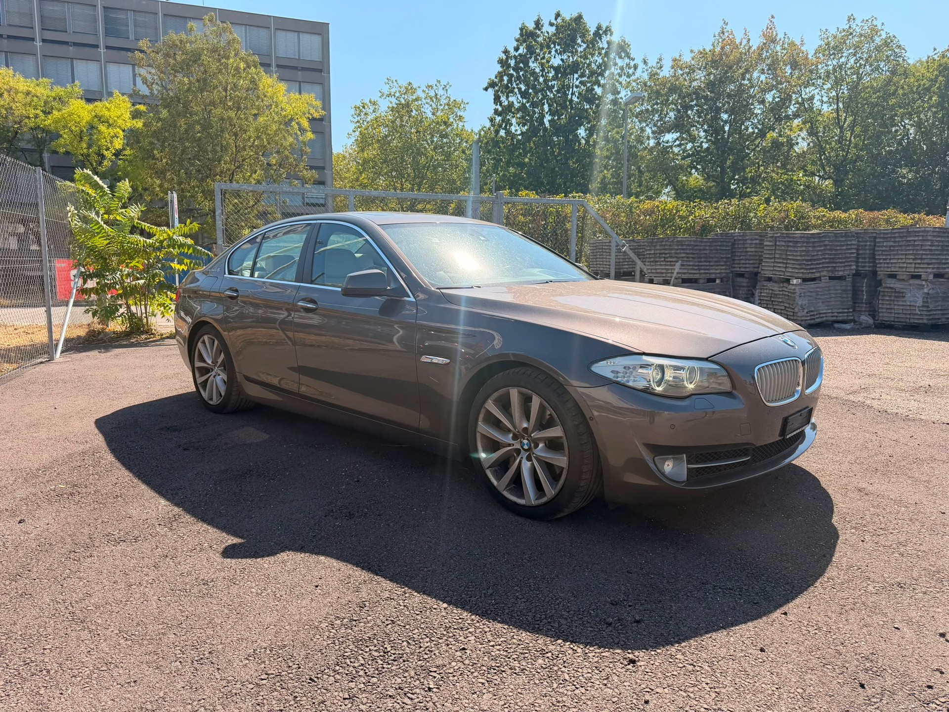 BMW ActiveHybrid 5 Steptronic-image-3
