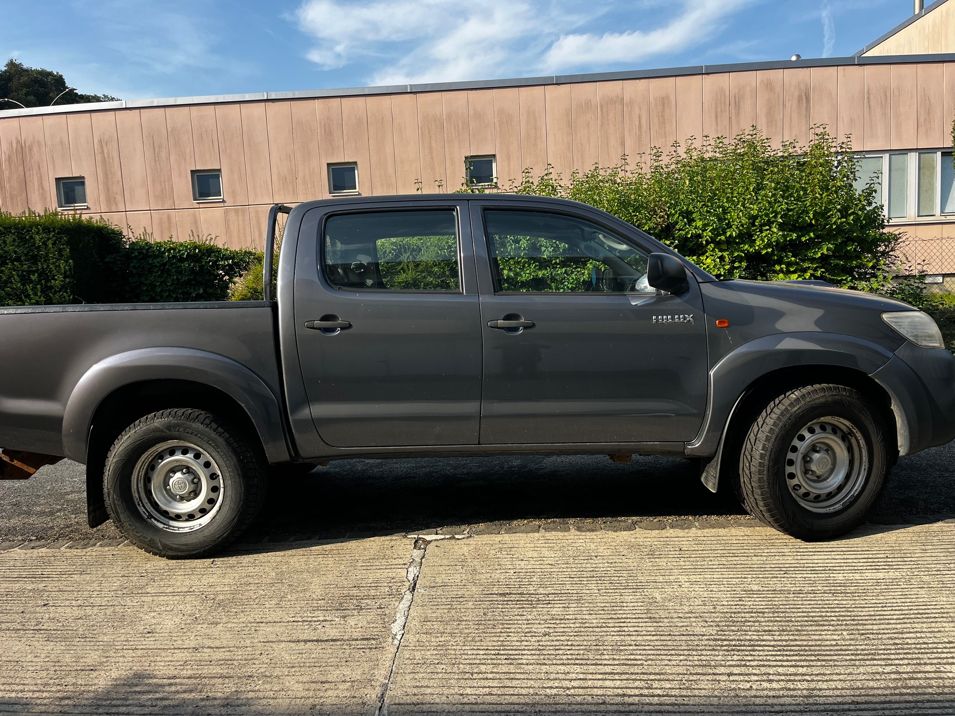 TOYOTA Hilux 2.5D 4WD Double Cab Luna-image-3