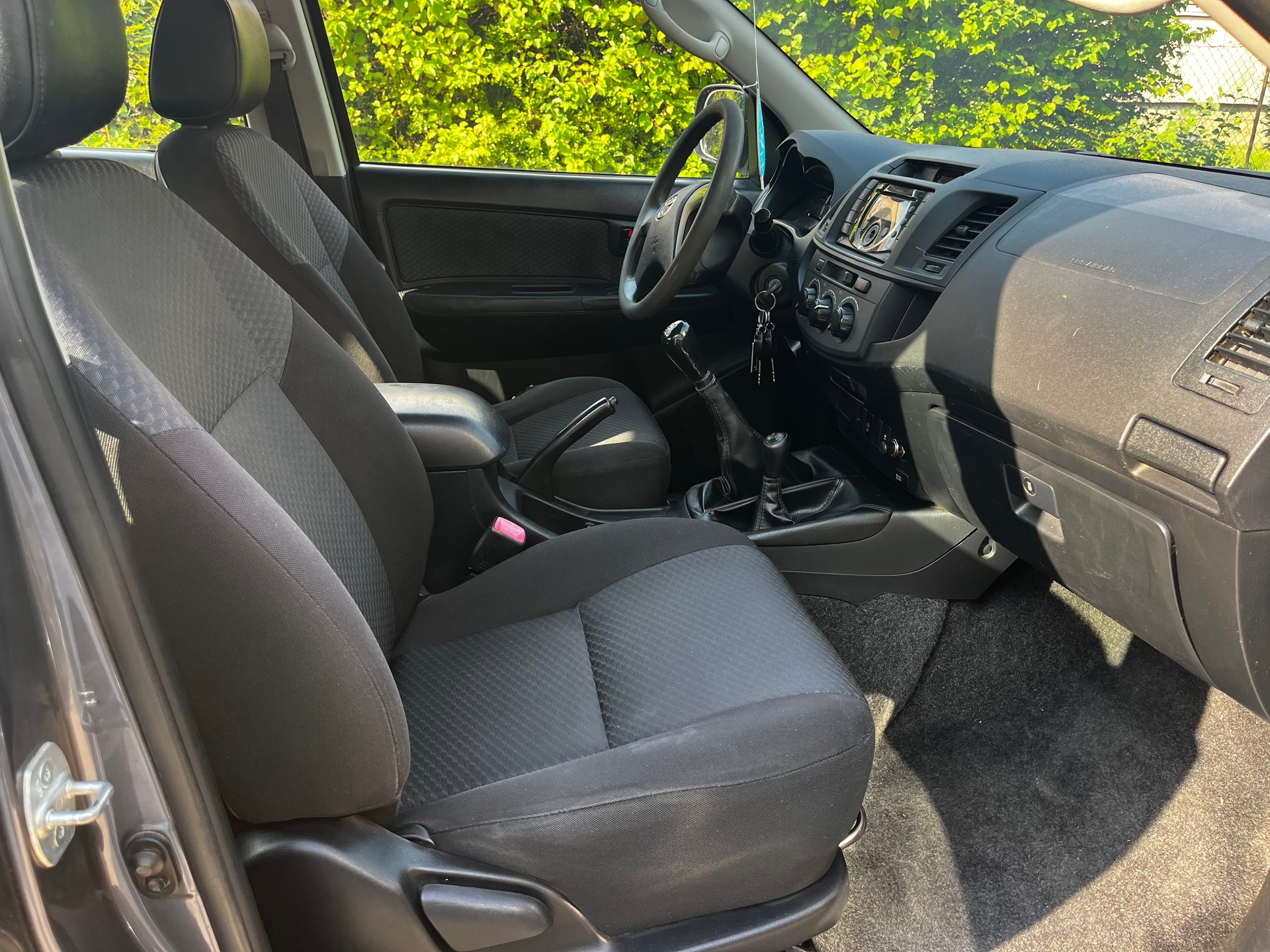 TOYOTA Hilux 2.5D 4WD Double Cab Luna-image-9