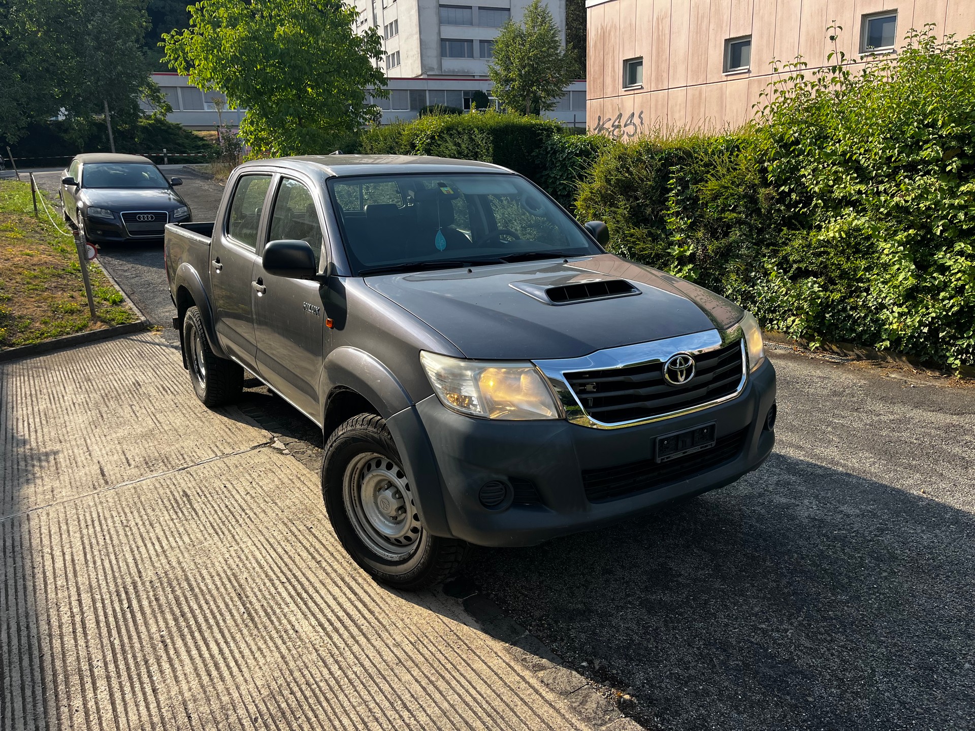 TOYOTA Hilux 2.5D 4WD Double Cab Luna-image-0