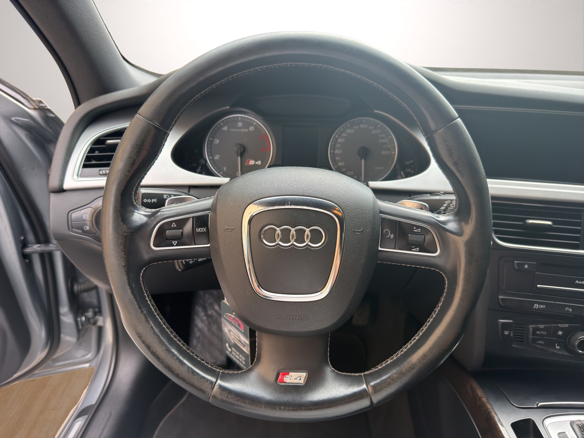 AUDI S4 Avant 3.0 TFSI quattro S-tronic-image-9