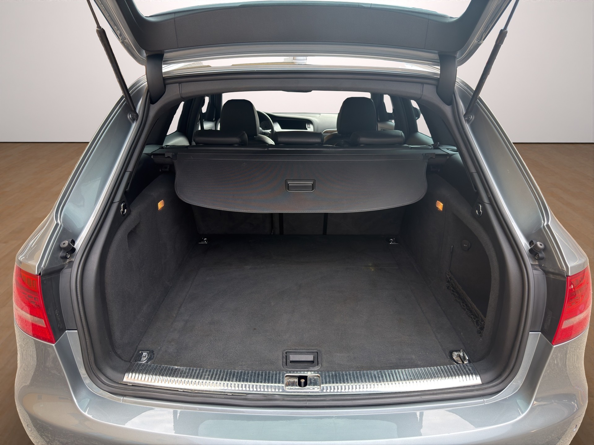 AUDI S4 Avant 3.0 TFSI quattro S-tronic-image-14