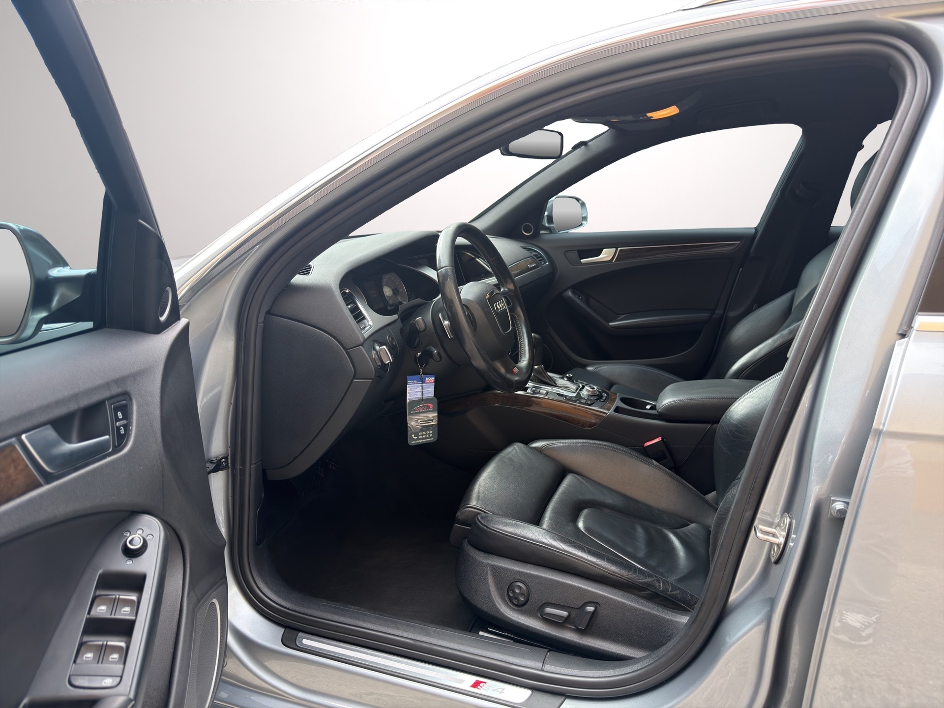 AUDI S4 Avant 3.0 TFSI quattro S-tronic-image-8