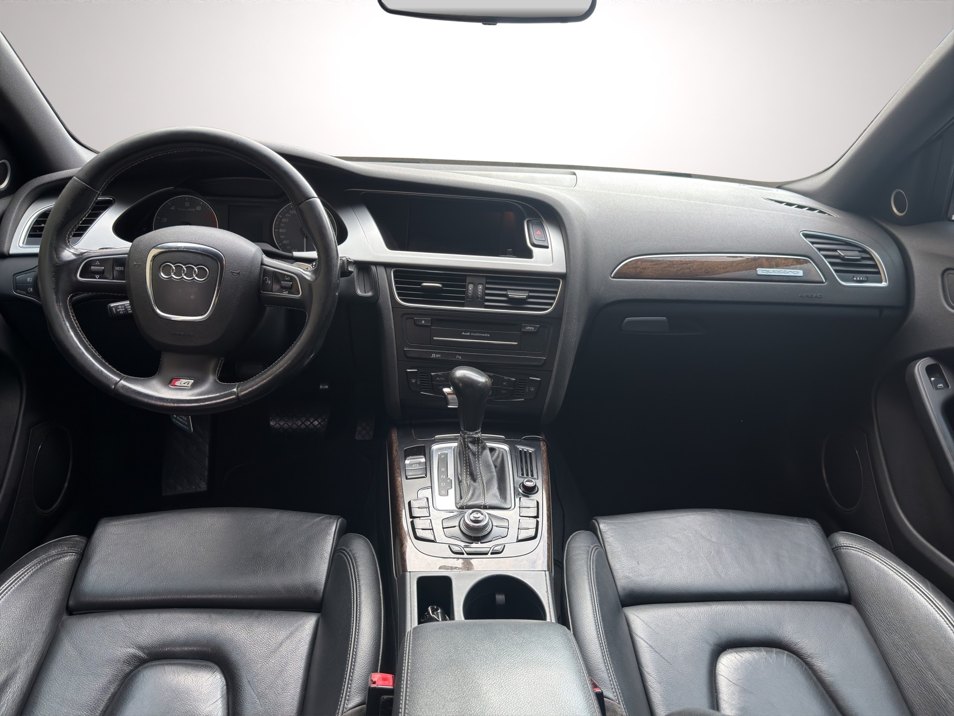 AUDI S4 Avant 3.0 TFSI quattro S-tronic-image-12