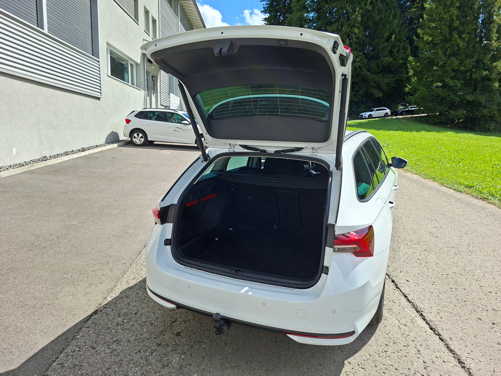 SKODA Octavia Combi 1.5 TSI mHEV DSG Selection *Anhängerkupplung+Garantie*-image-5