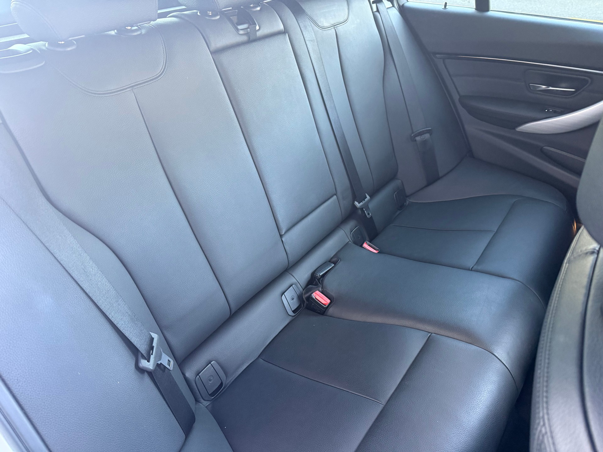BMW 330i xDrive Touring M Sport Steptronic-image-13