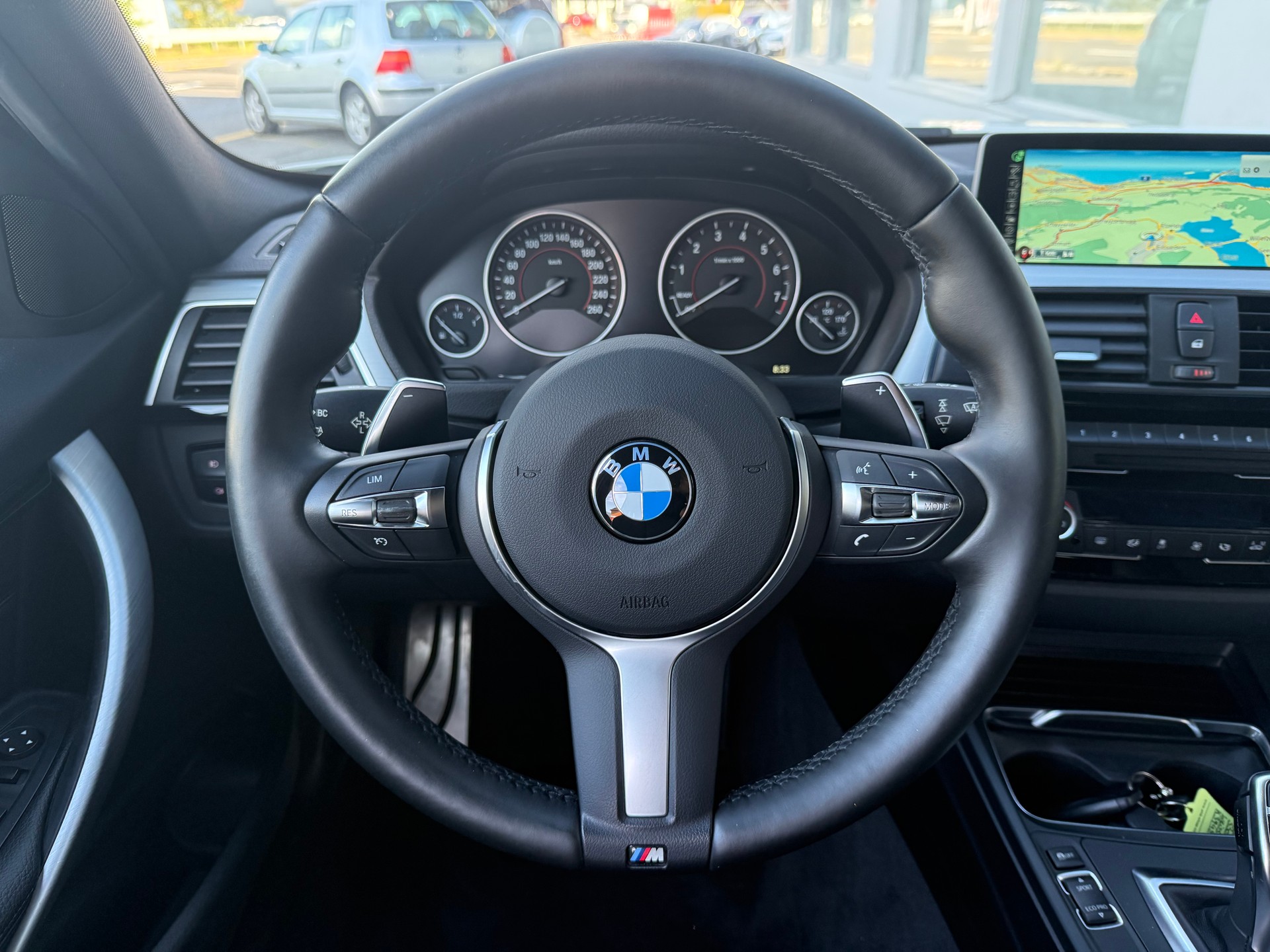 BMW 330i xDrive Touring M Sport Steptronic-image-16