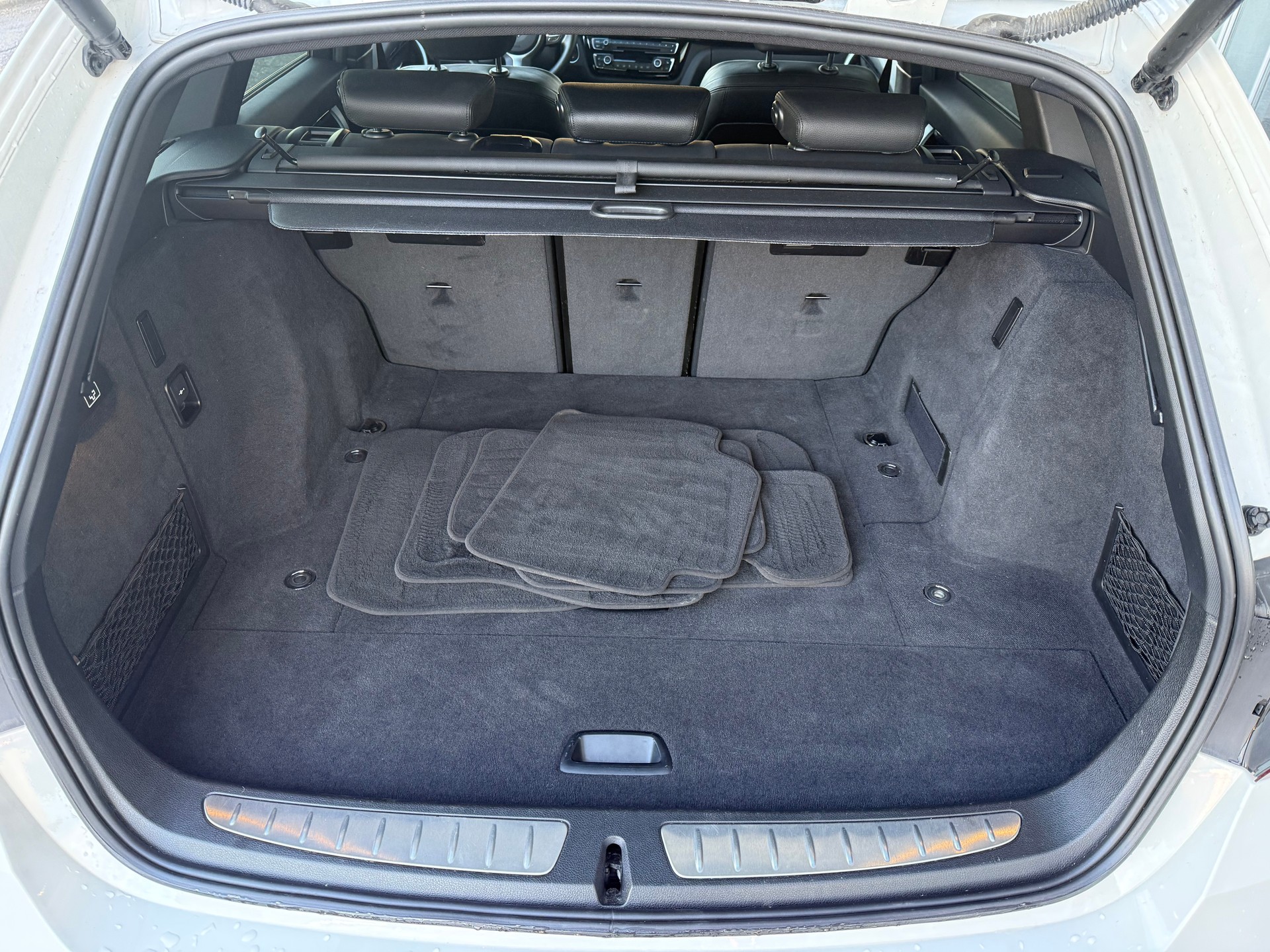 BMW 330i xDrive Touring M Sport Steptronic-image-17