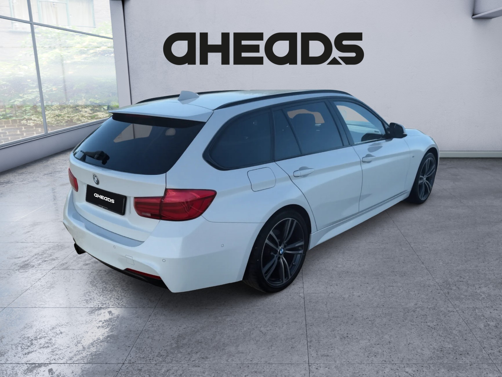 BMW 330i xDrive Touring M Sport Steptronic-image-5
