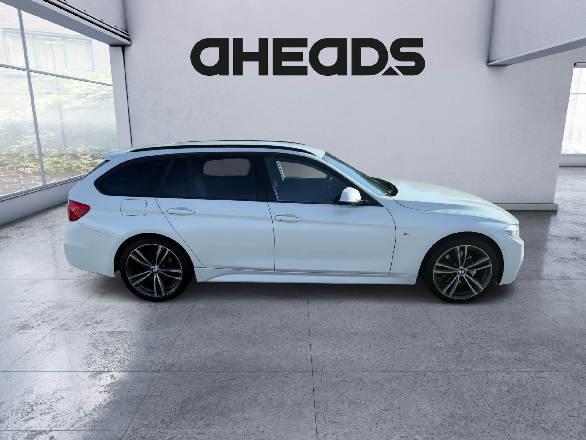 BMW 330i xDrive Touring M Sport Steptronic-image-2