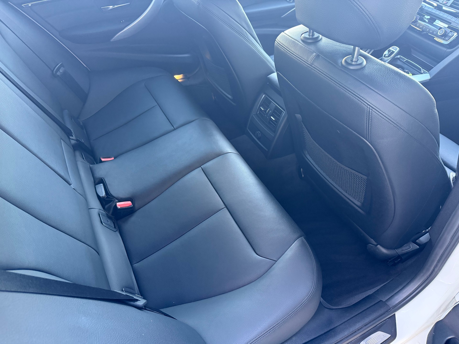 BMW 330i xDrive Touring M Sport Steptronic-image-12
