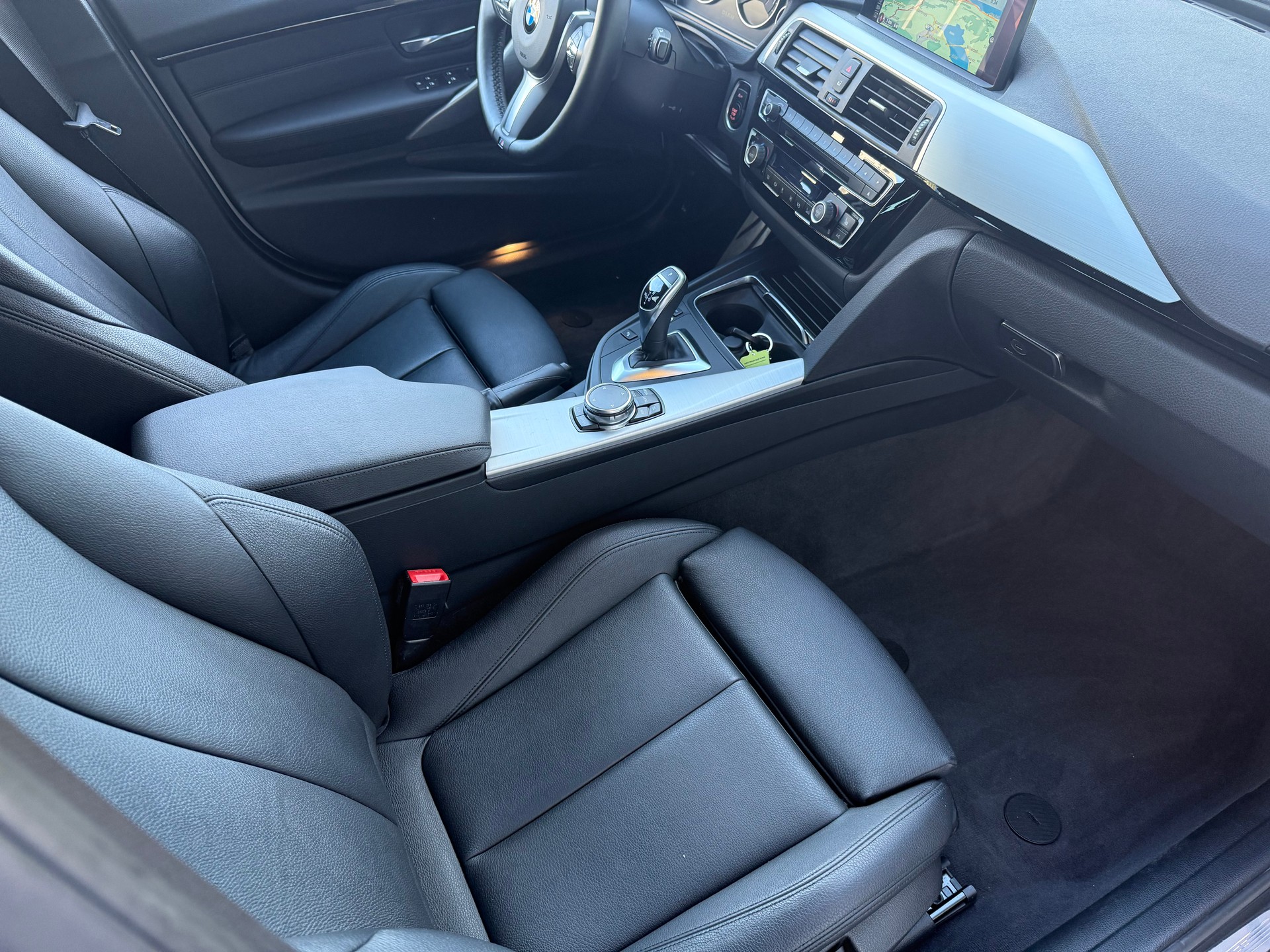 BMW 330i xDrive Touring M Sport Steptronic-image-14