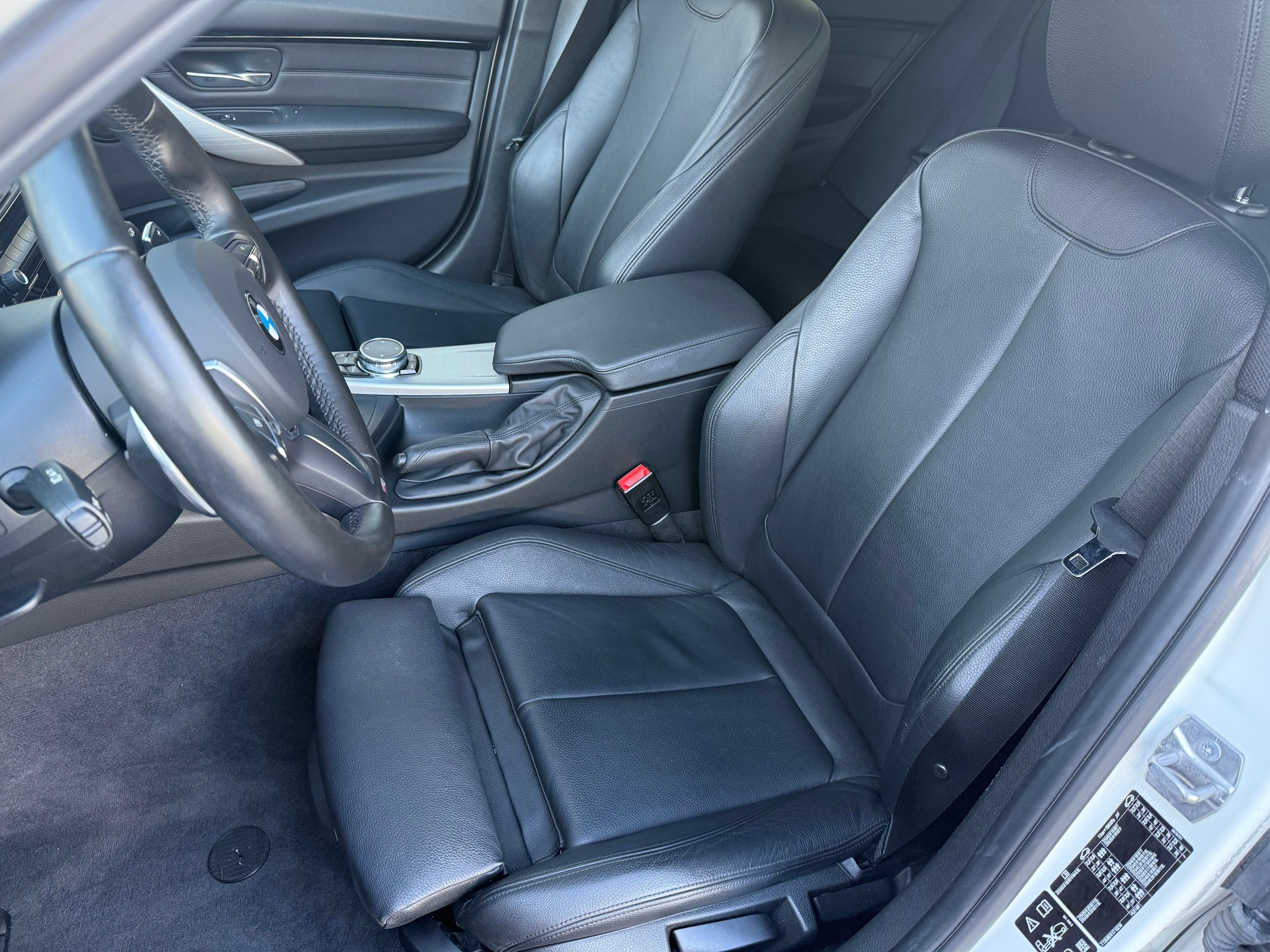 BMW 330i xDrive Touring M Sport Steptronic-image-9