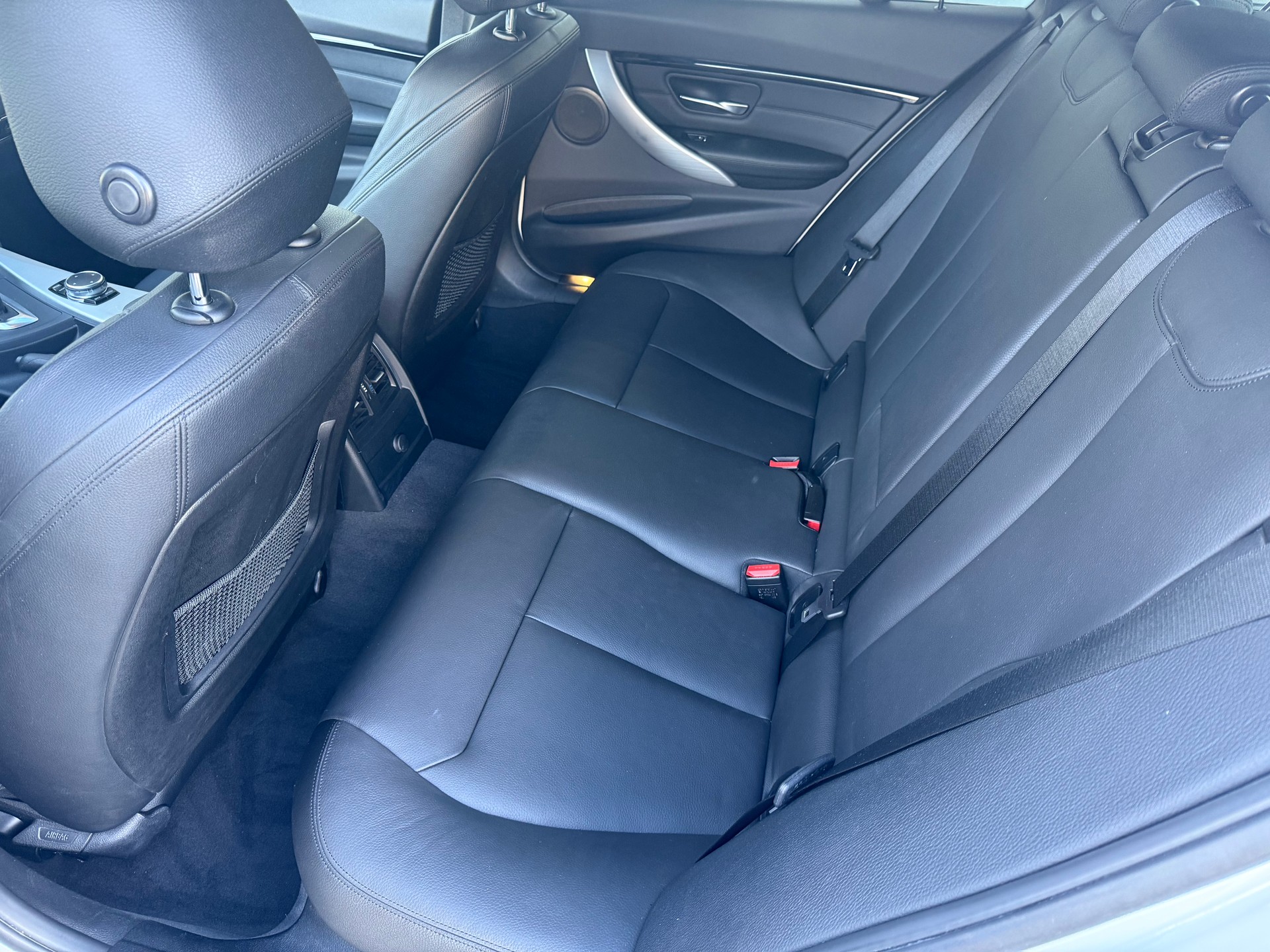 BMW 330i xDrive Touring M Sport Steptronic-image-11