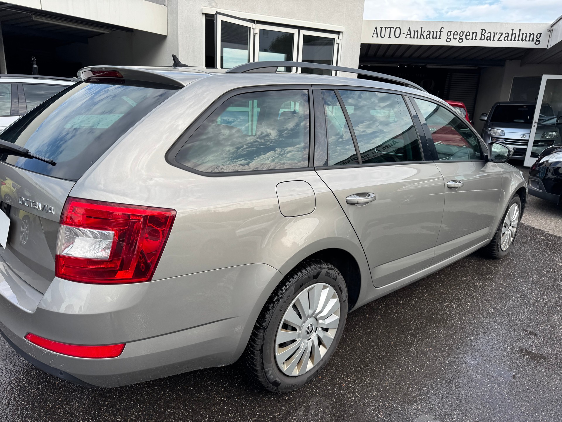 SKODA Octavia Combi 1.4 TSI Style DSG-image-4