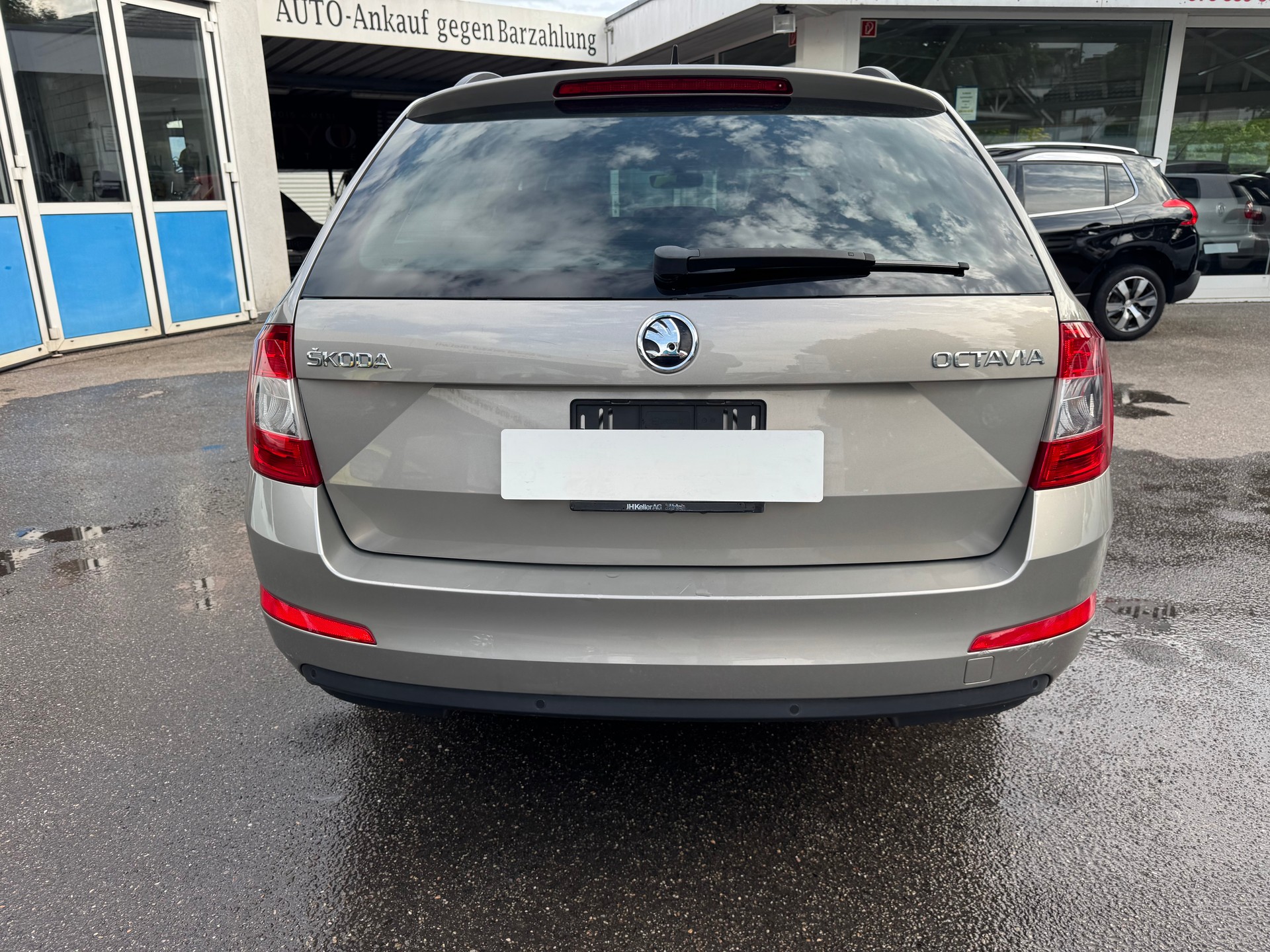 SKODA Octavia Combi 1.4 TSI Style DSG-image-5
