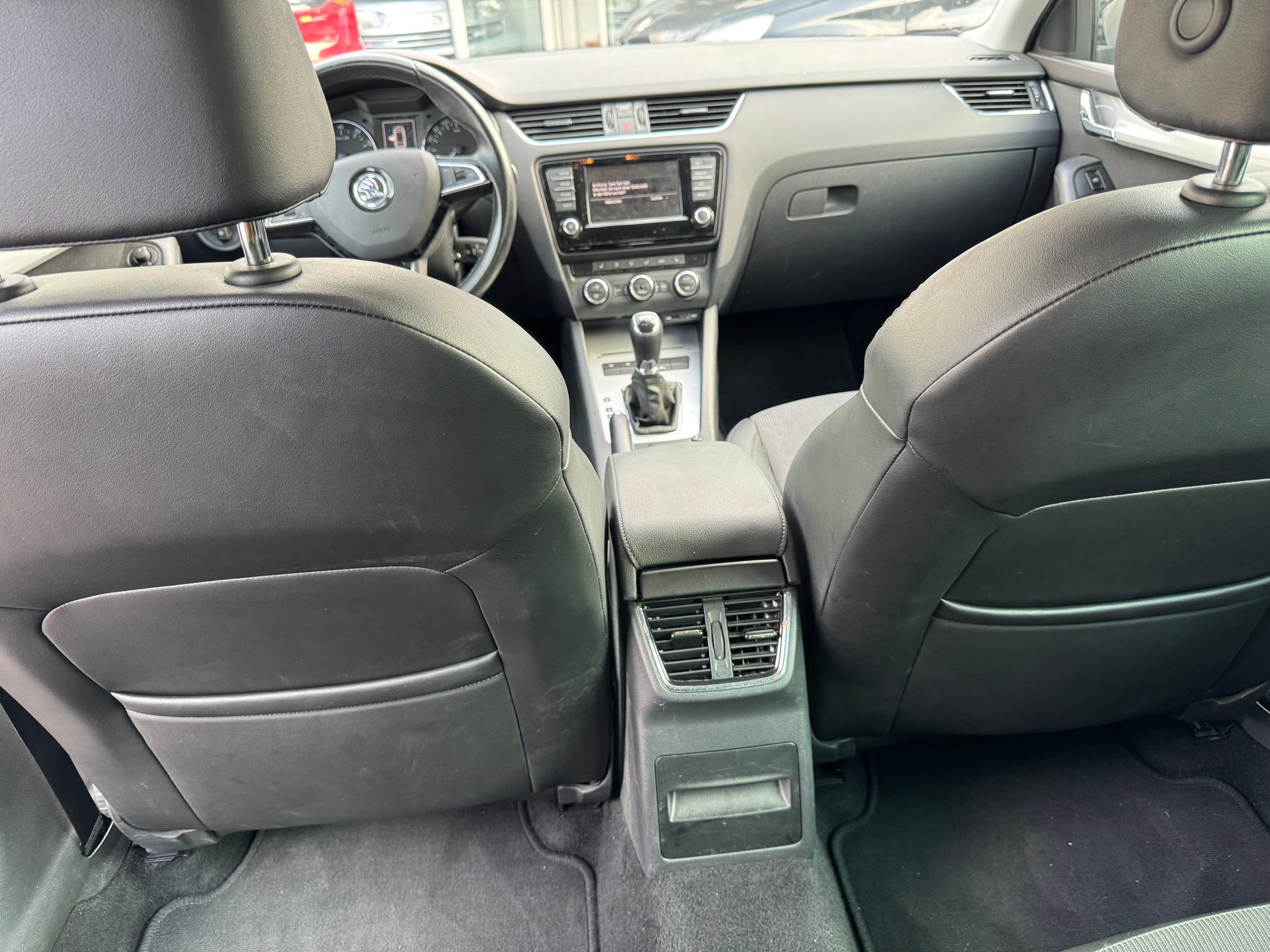 SKODA Octavia Combi 1.4 TSI Style DSG-image-13