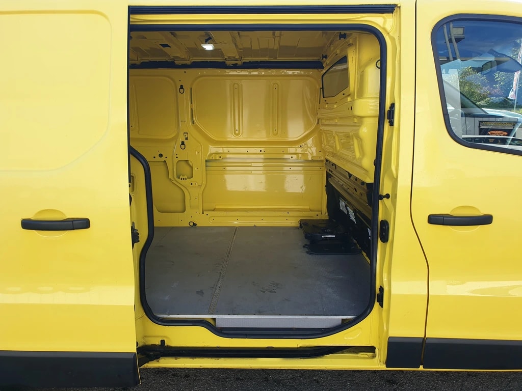 RENAULT Trafic 2.0 ENERGY dCi145 3.0t Business L2H1 ** L2 H1 **146 PS ** Navi ** RF-Kamera ** AHK ** 3-Plätzer ** Werkstatt-Einrichtung-image-4