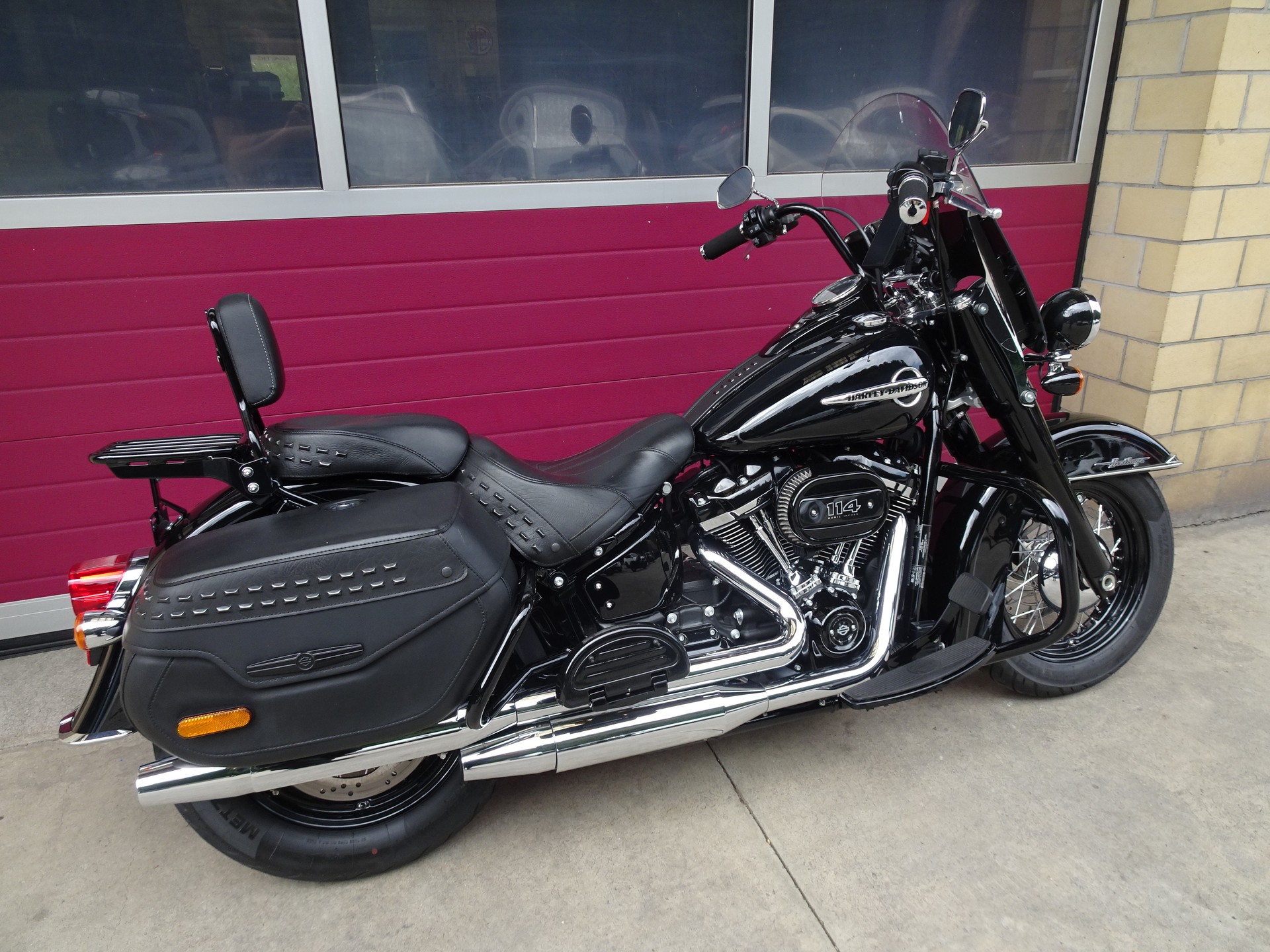 HARLEY-DAVIDSON FLHCS Heritage Classic 114 ABS-showroom-element-3