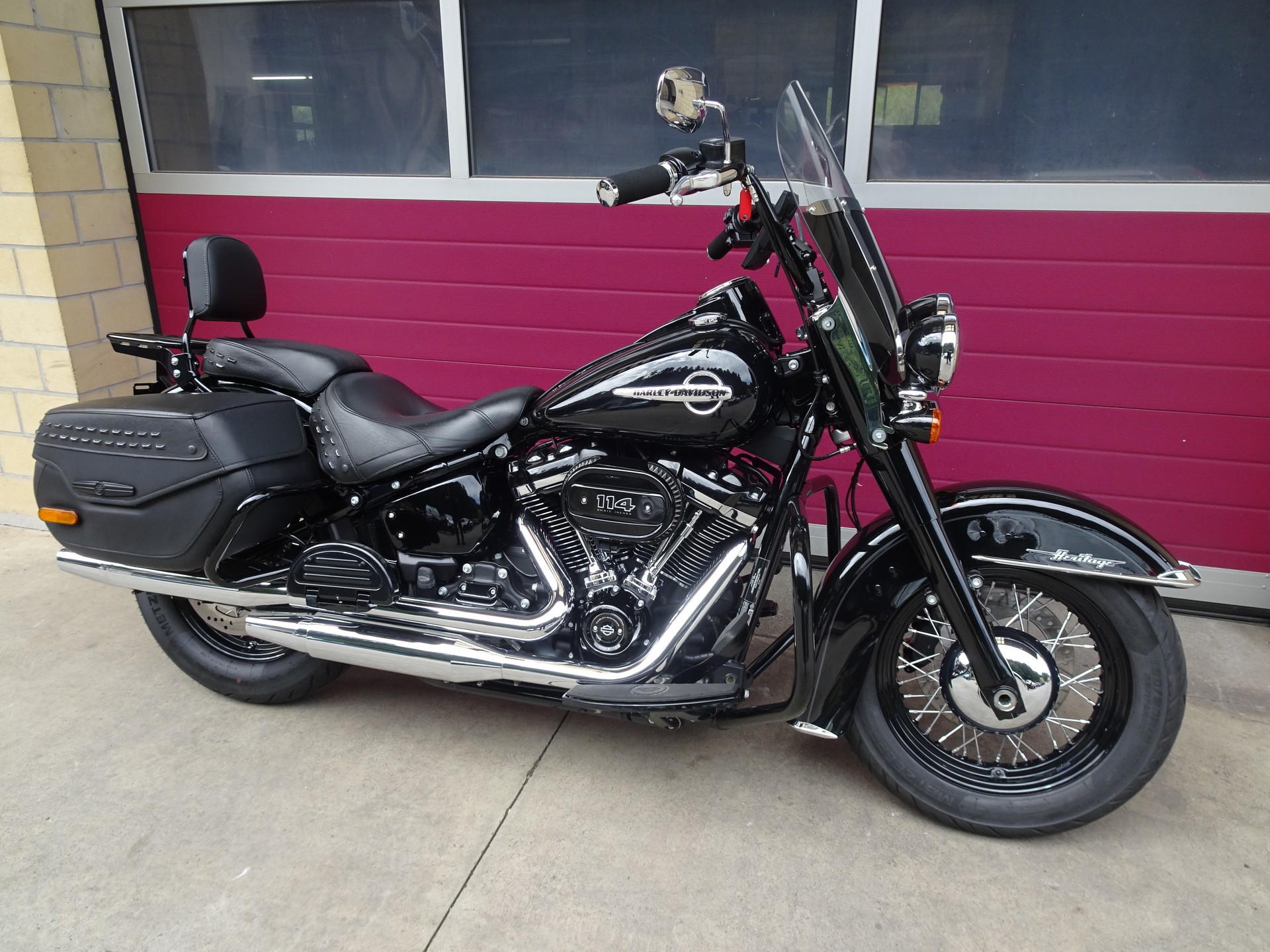 HARLEY-DAVIDSON FLHCS Heritage Classic 114 ABS-showroom-element-2