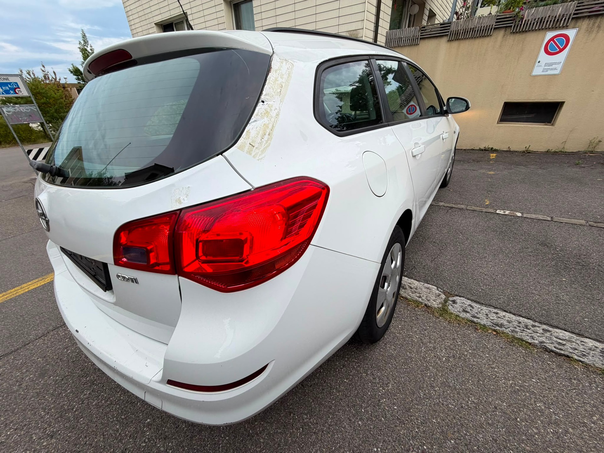 OPEL Astra SportsTourer 1.7 CDTi Enjoy-image-6
