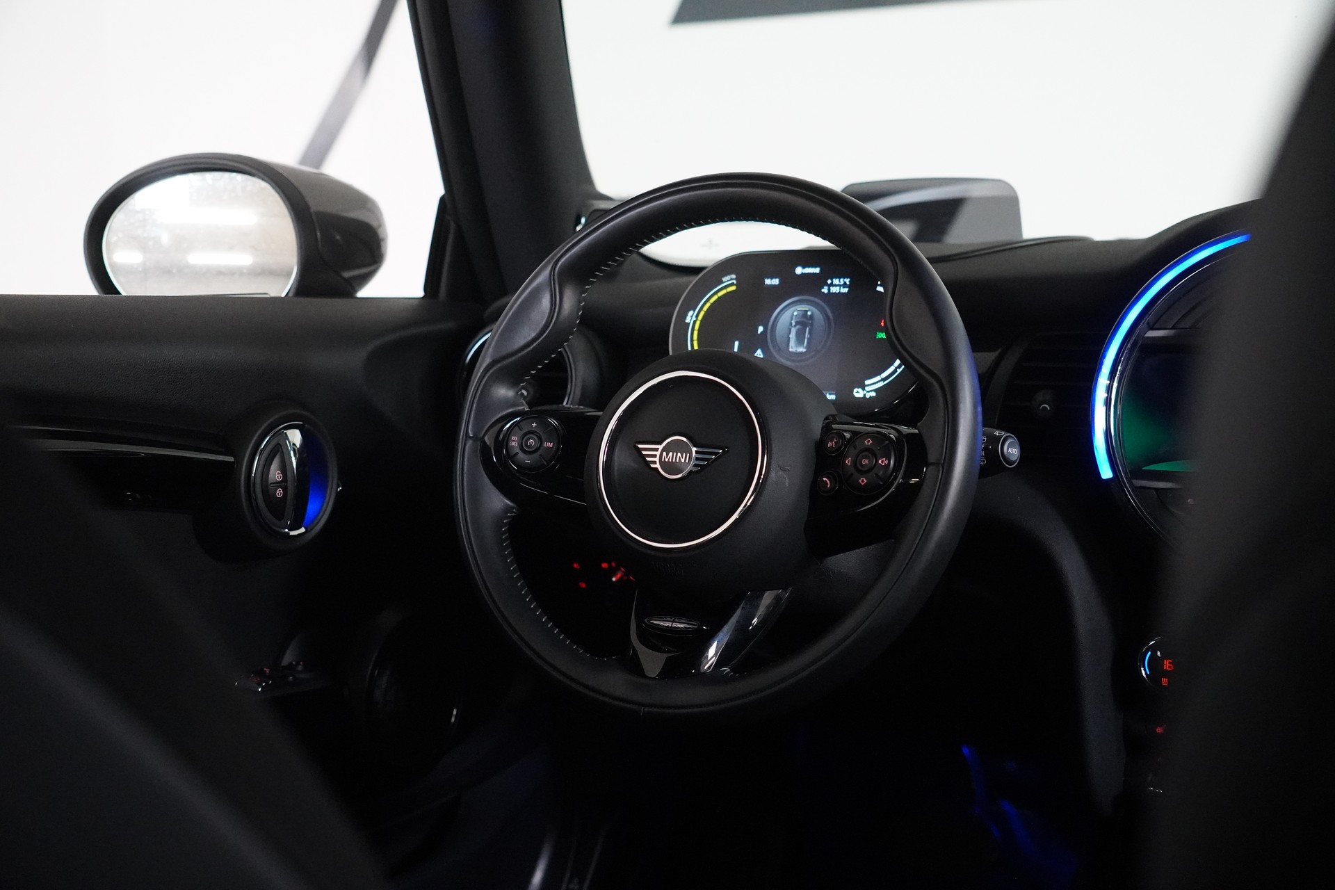 MINI Cooper SE-image-25