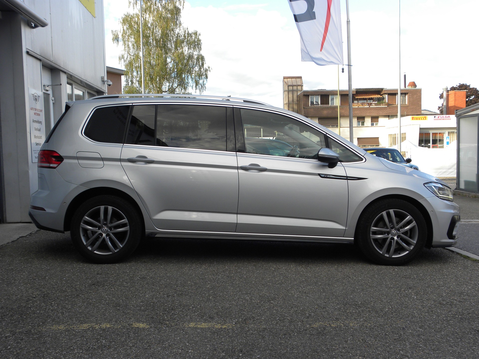 VW Touran 1.5 TSI EVO Highline DSG R-Line 7-Plätzer-image-3