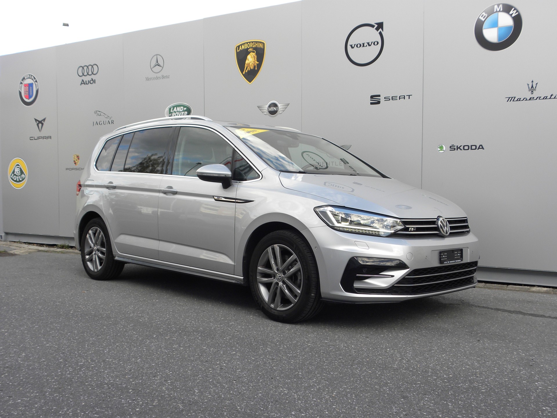 VW Touran 1.5 TSI EVO Highline DSG R-Line 7-Plätzer-image-2