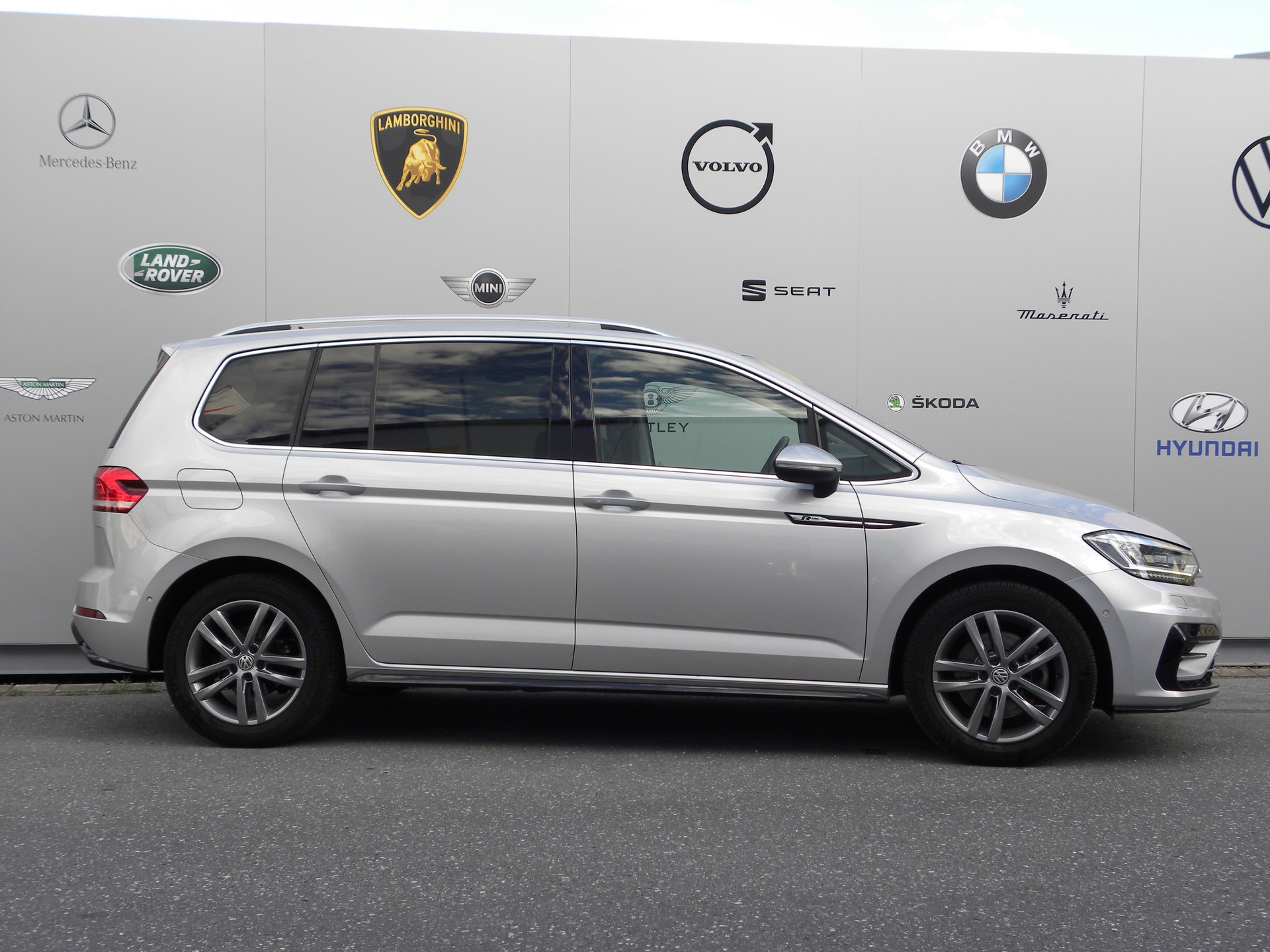VW Touran 1.5 TSI EVO Highline DSG R-Line 7-Plätzer-image-4