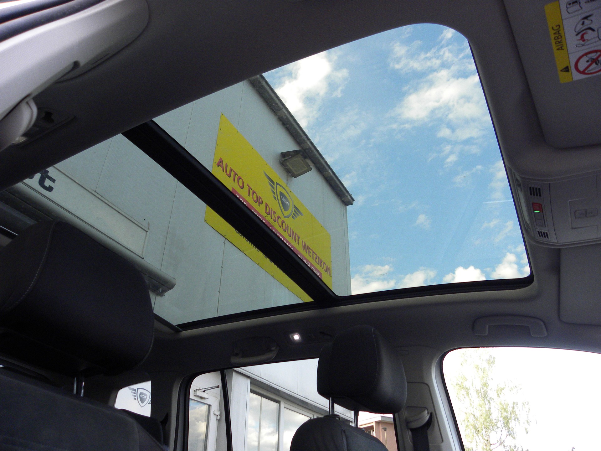 VW Touran 1.5 TSI EVO Highline DSG R-Line 7-Plätzer-image-12