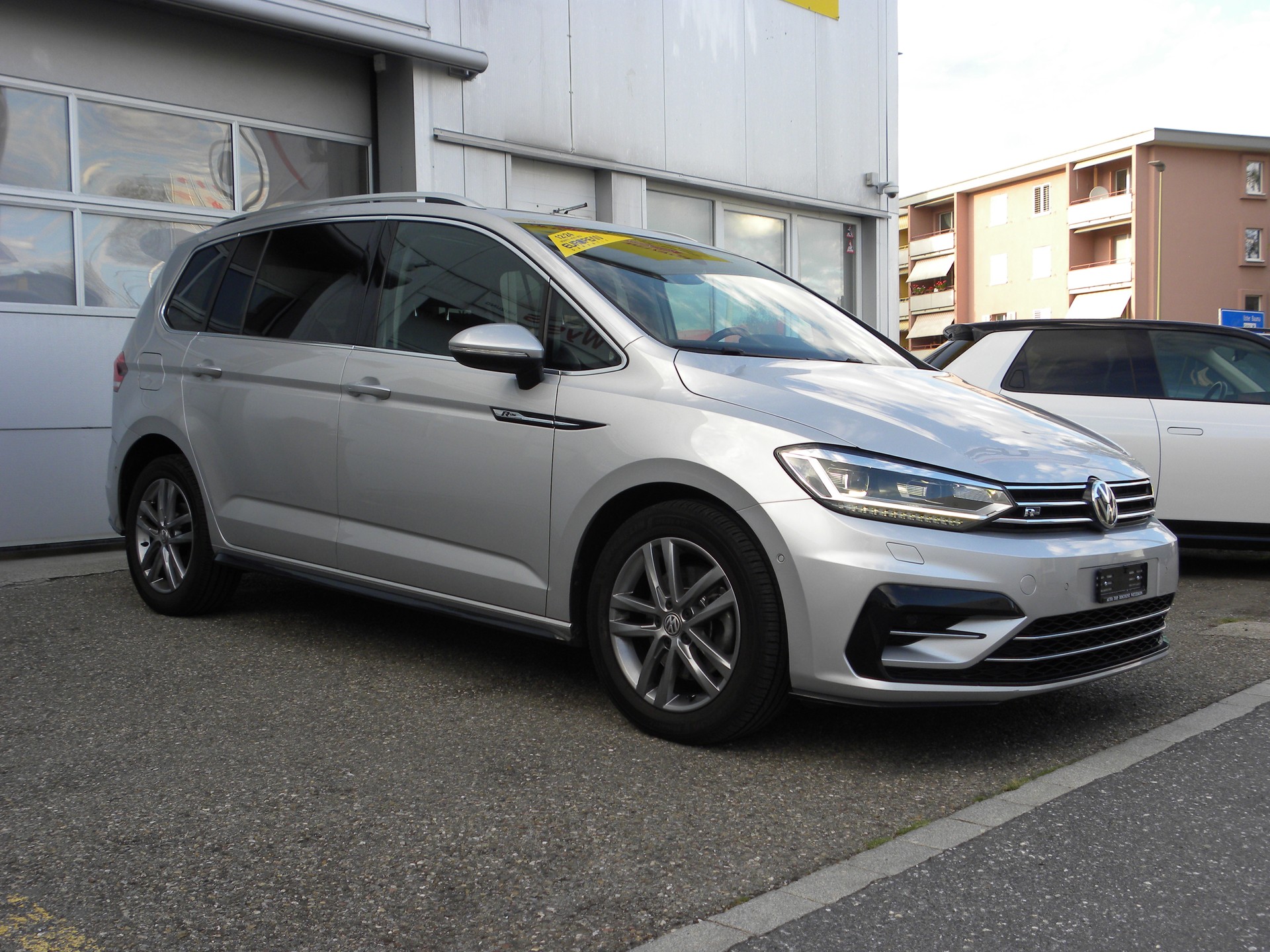VW Touran 1.5 TSI EVO Highline DSG R-Line 7-Plätzer-image-1