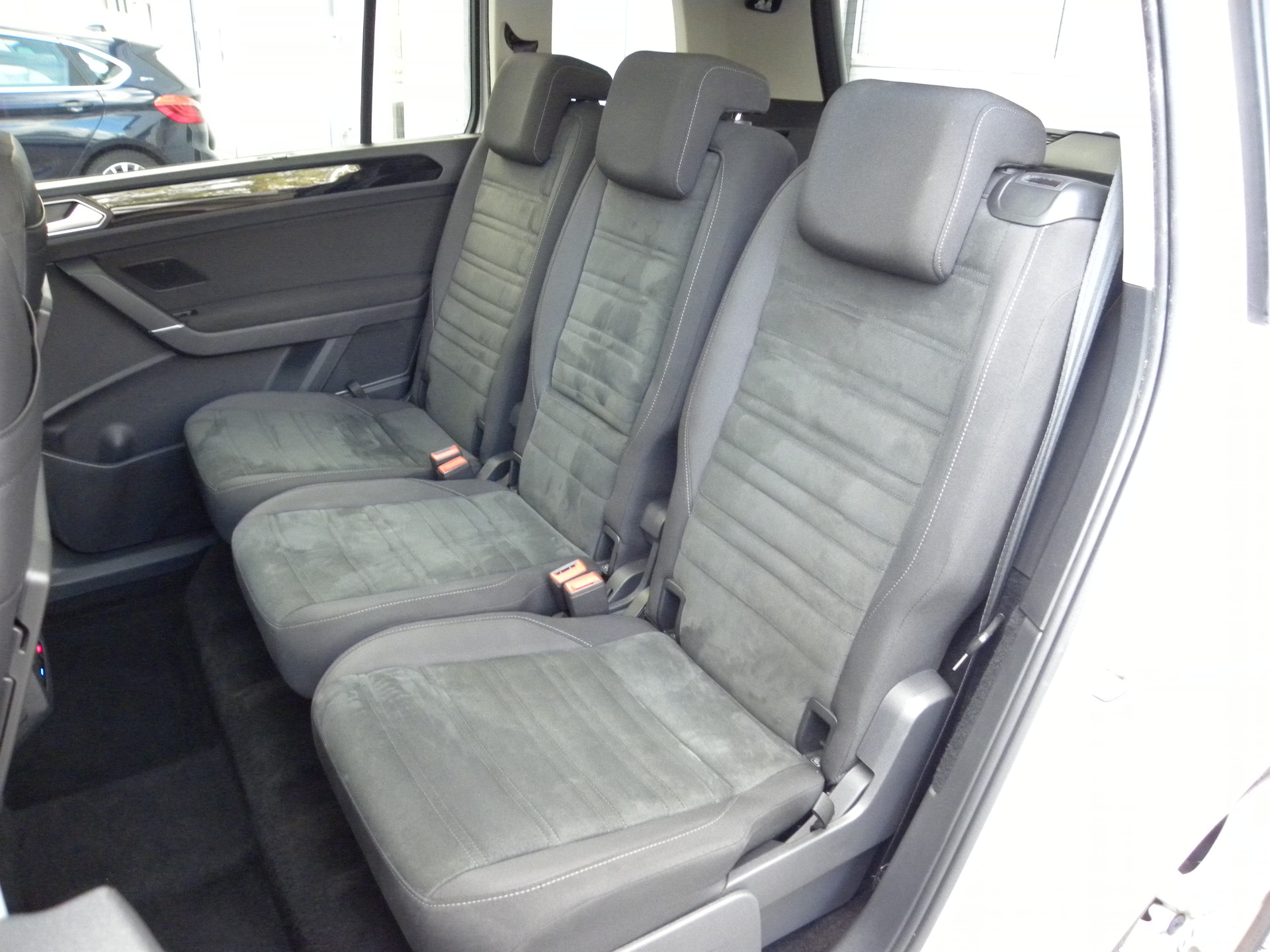 VW Touran 1.5 TSI EVO Highline DSG R-Line 7-Plätzer-image-9